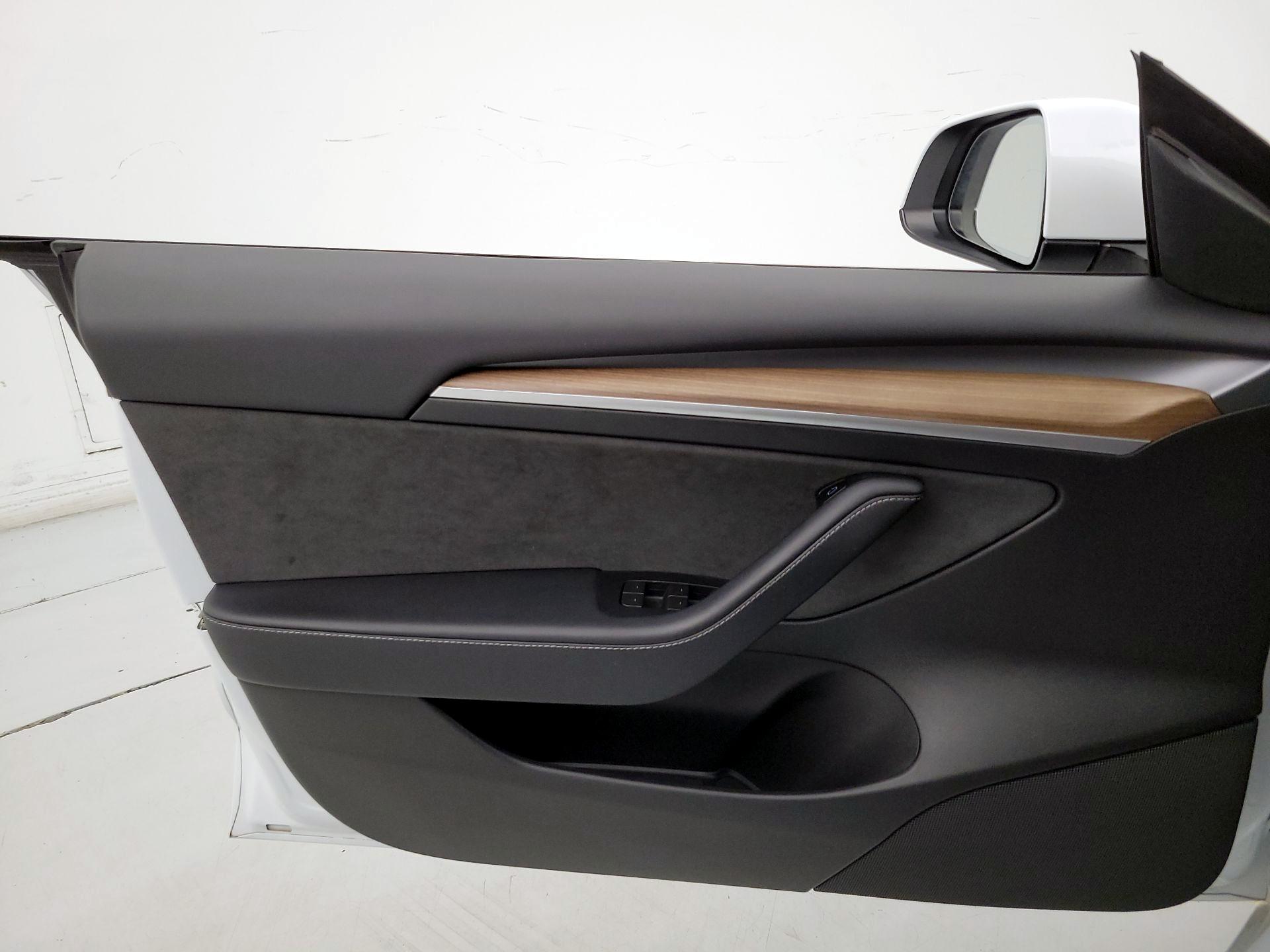 Thumbnail: 2022 Tesla Model 3 - 12