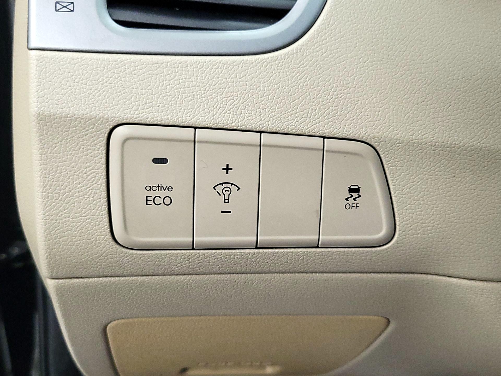 Thumbnail: 2015 Hyundai Elantra - 13