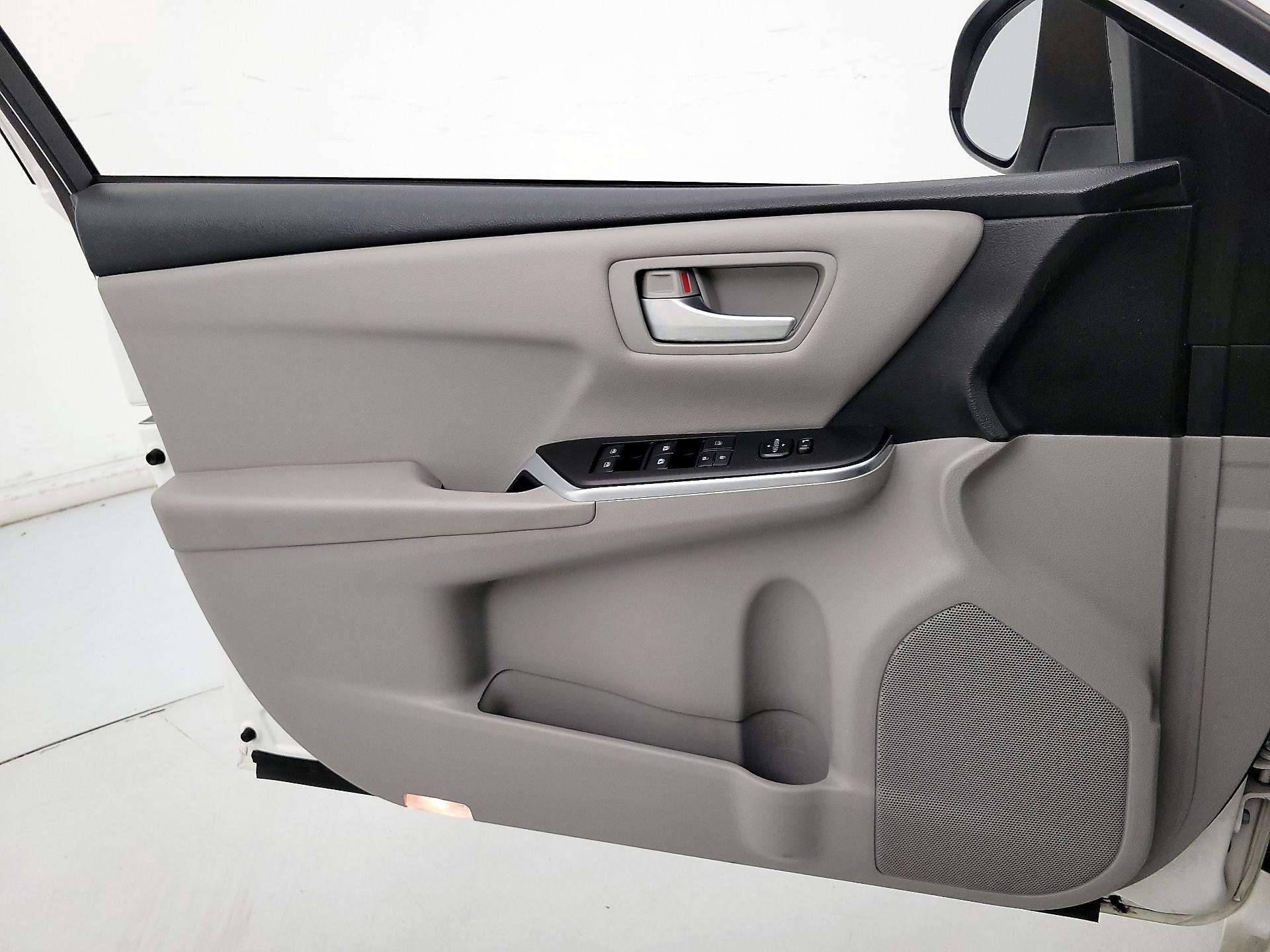 Thumbnail: 2017 Toyota Camry - 12