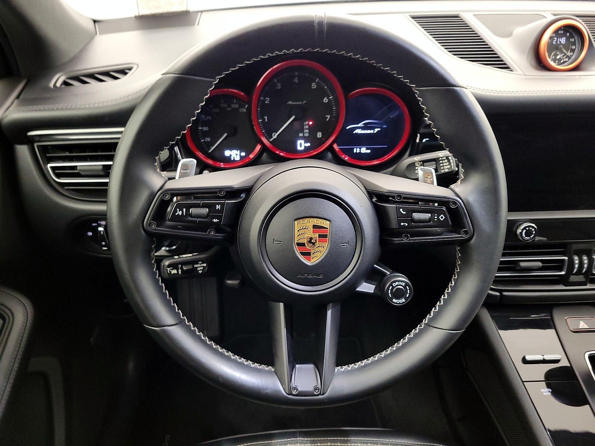 Thumbnail: 2023 Porsche Macan - 10