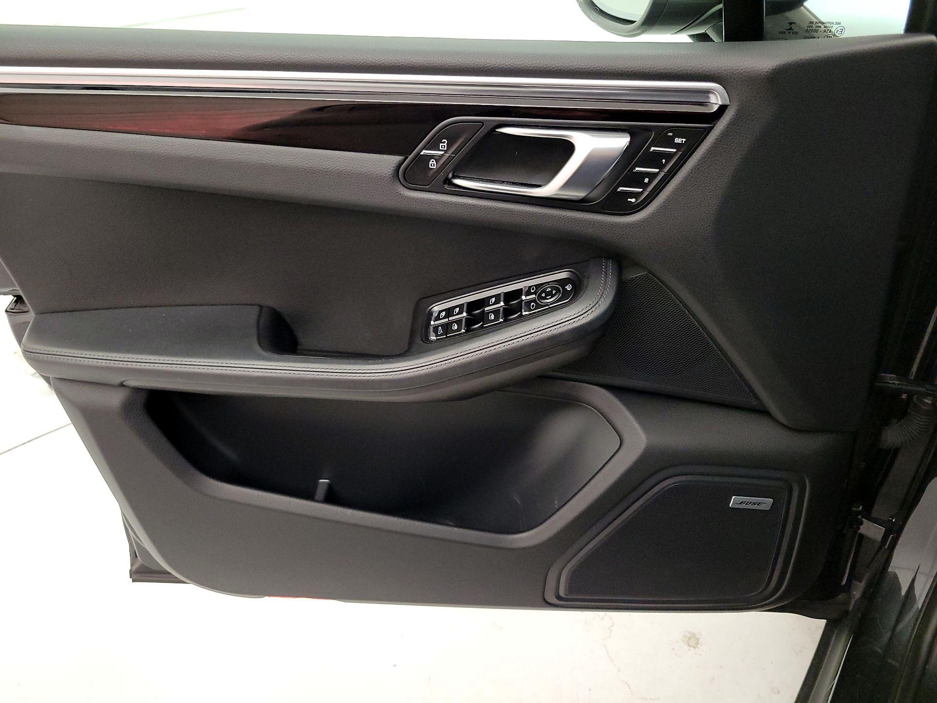 Thumbnail: 2023 Porsche Macan - 12