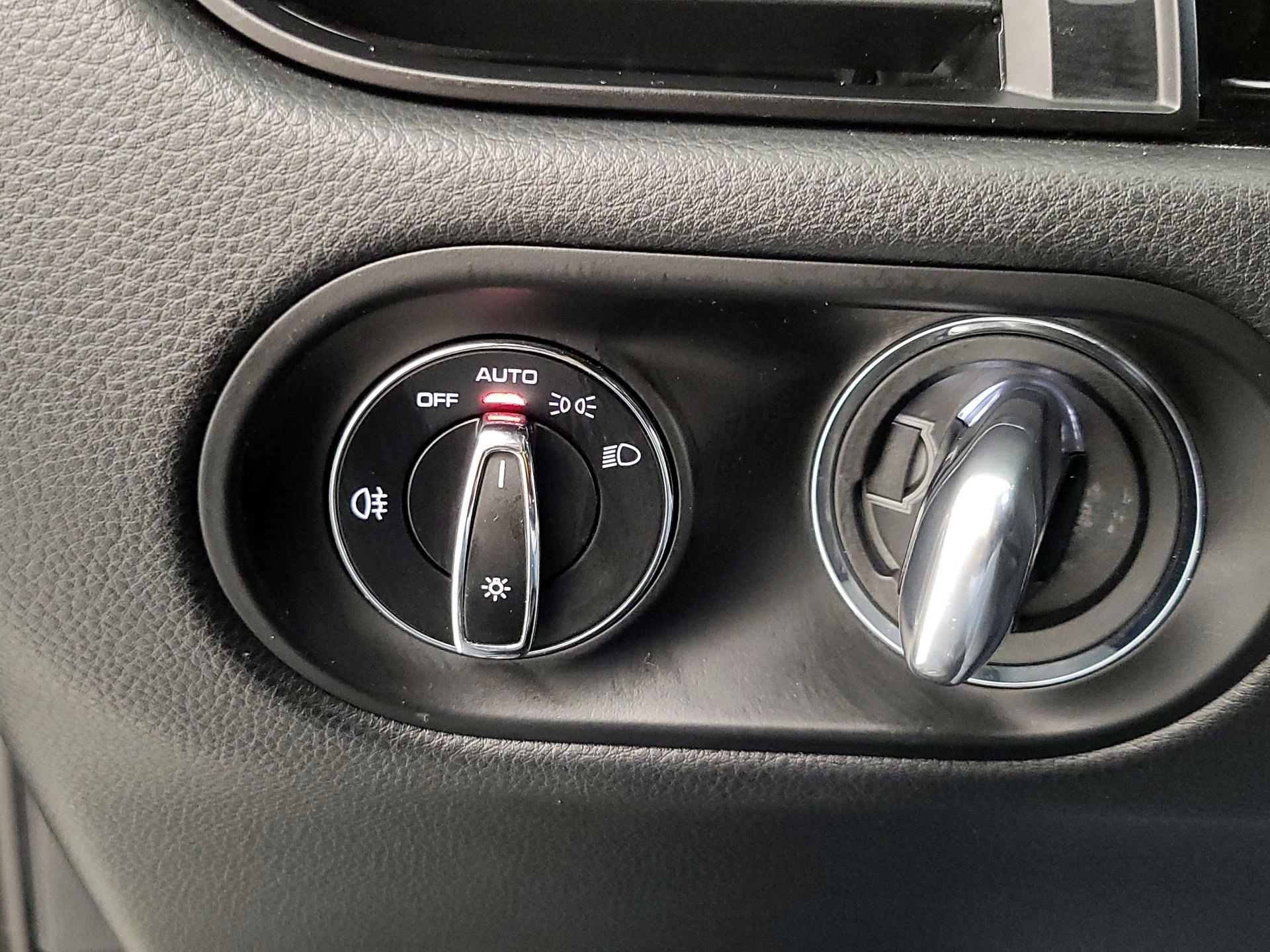 Thumbnail: 2023 Porsche Macan - 13