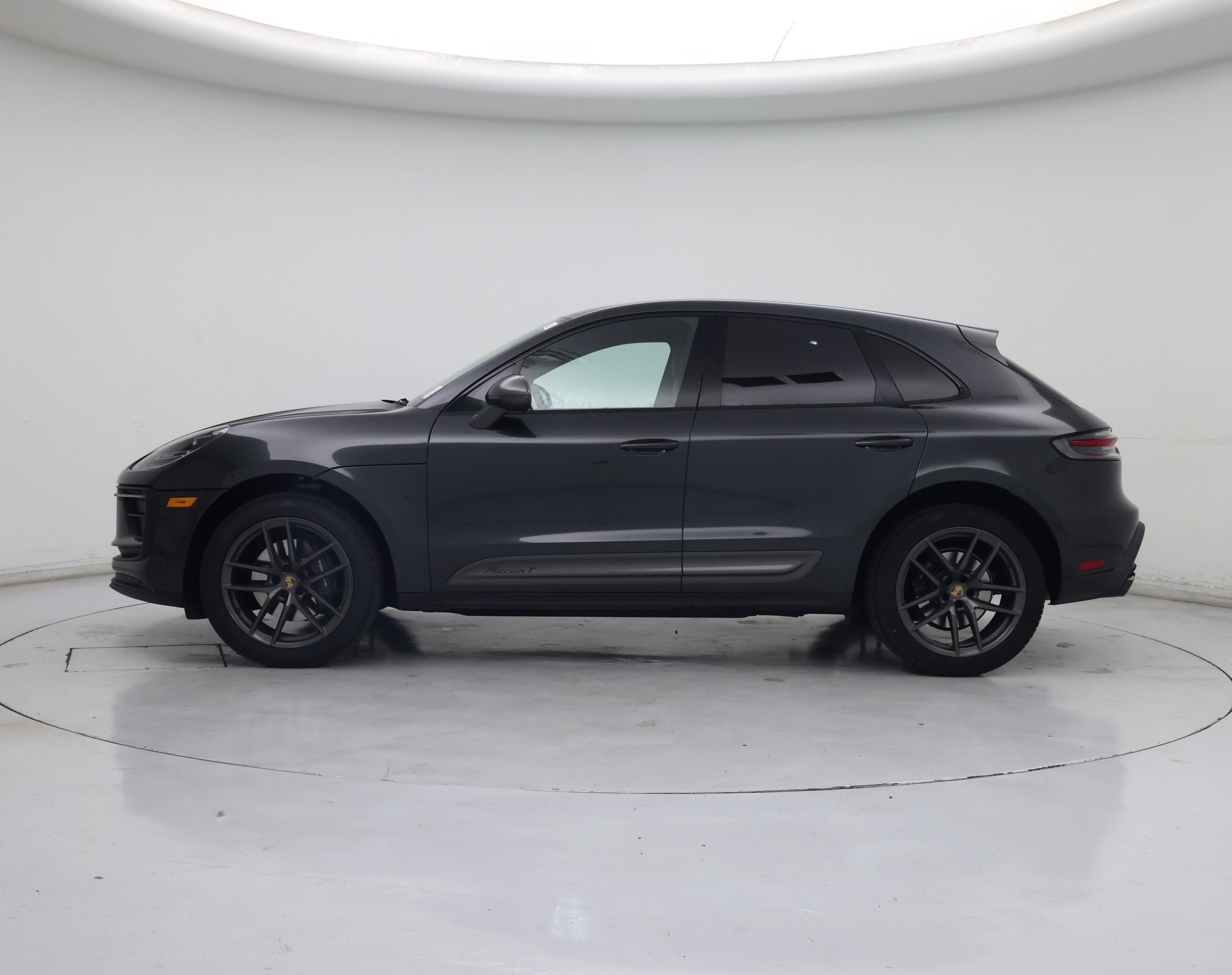 Thumbnail: 2023 Porsche Macan - 3