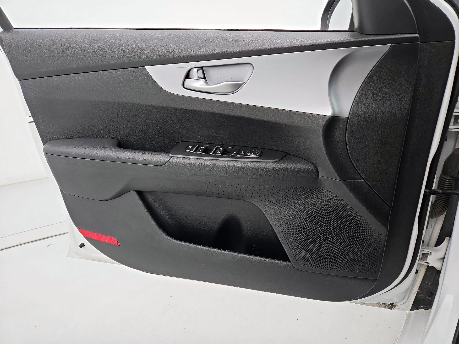 Thumbnail: 2022 Kia Forte - 12