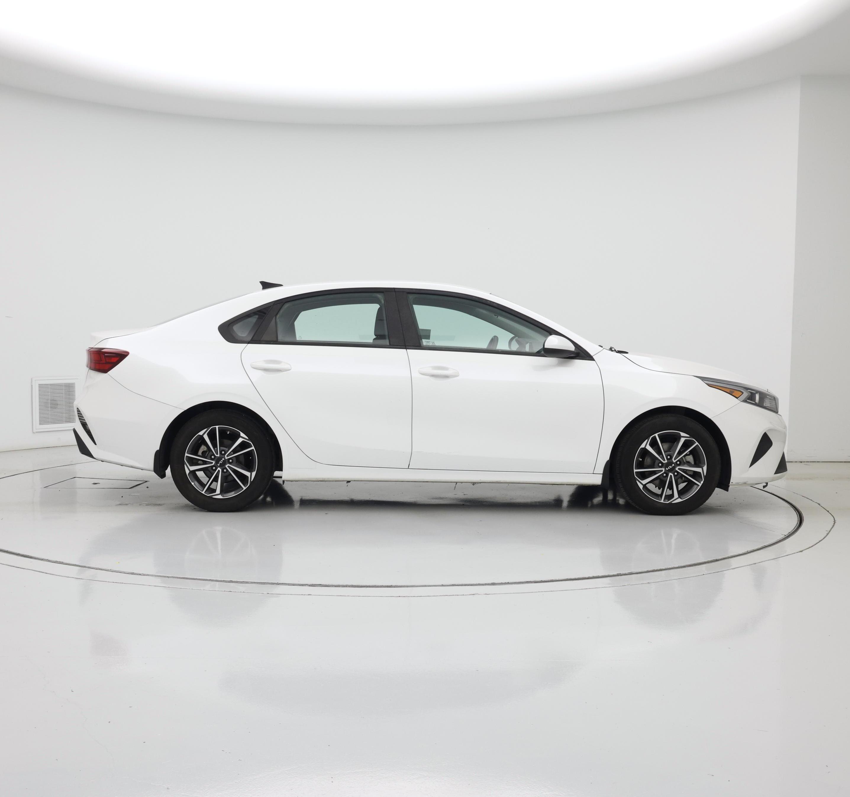 Thumbnail: 2022 Kia Forte - 7