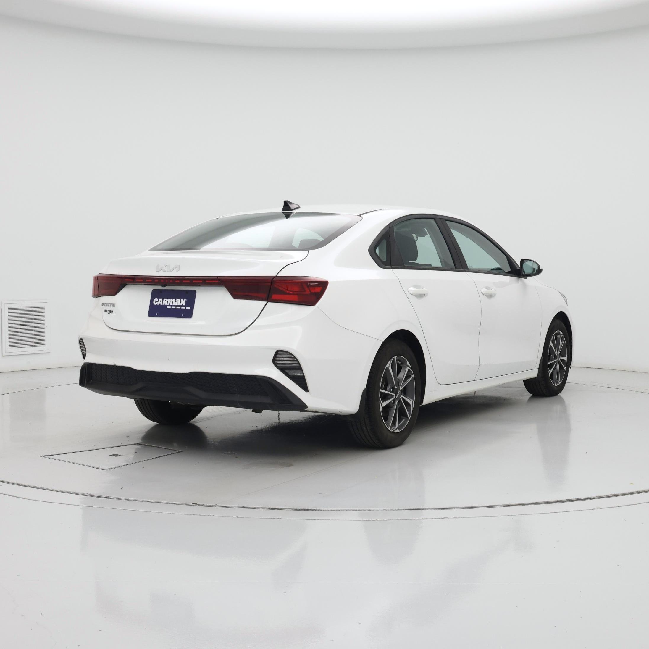Thumbnail: 2022 Kia Forte - 8