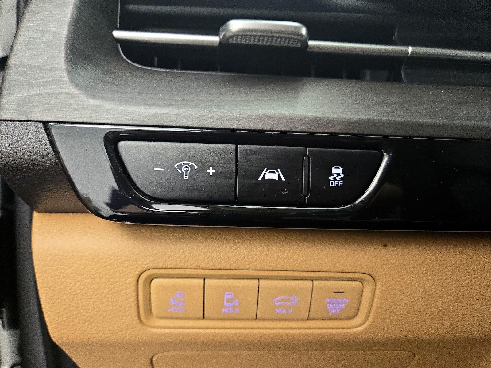 2024 Kia Carnival EX - Photo 12