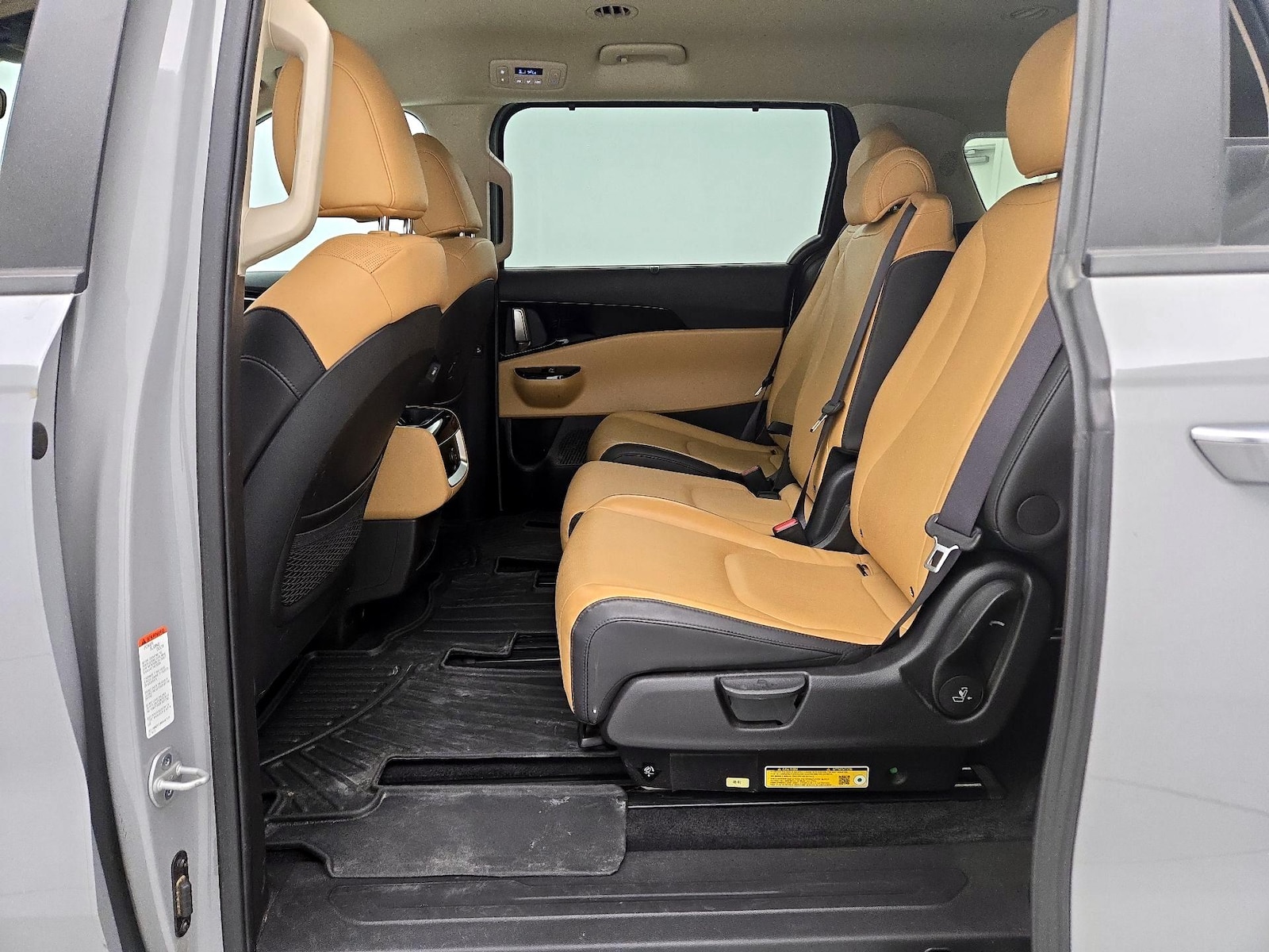 2024 Kia Carnival EX - Photo 19