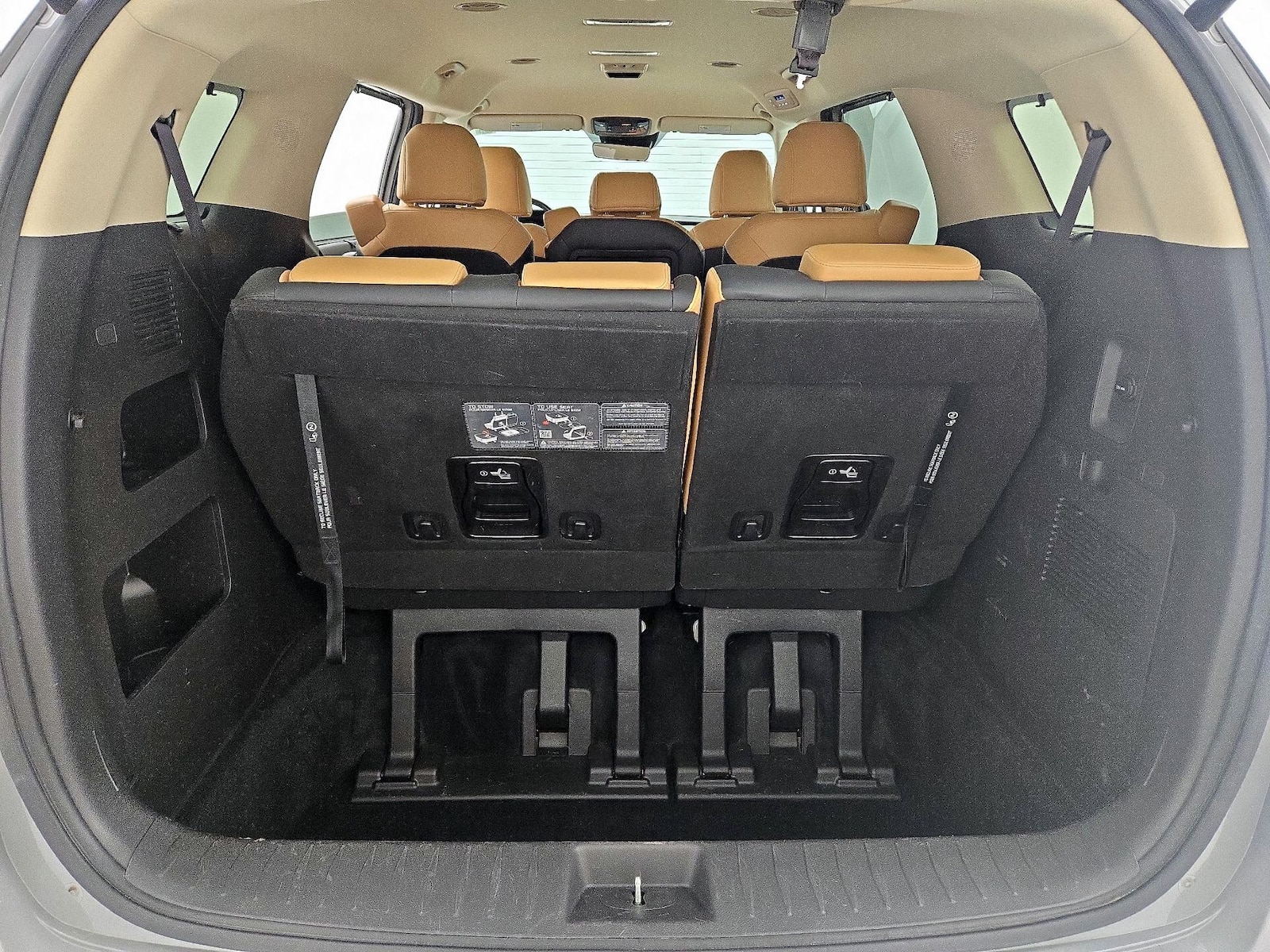 2024 Kia Carnival EX - Photo 21
