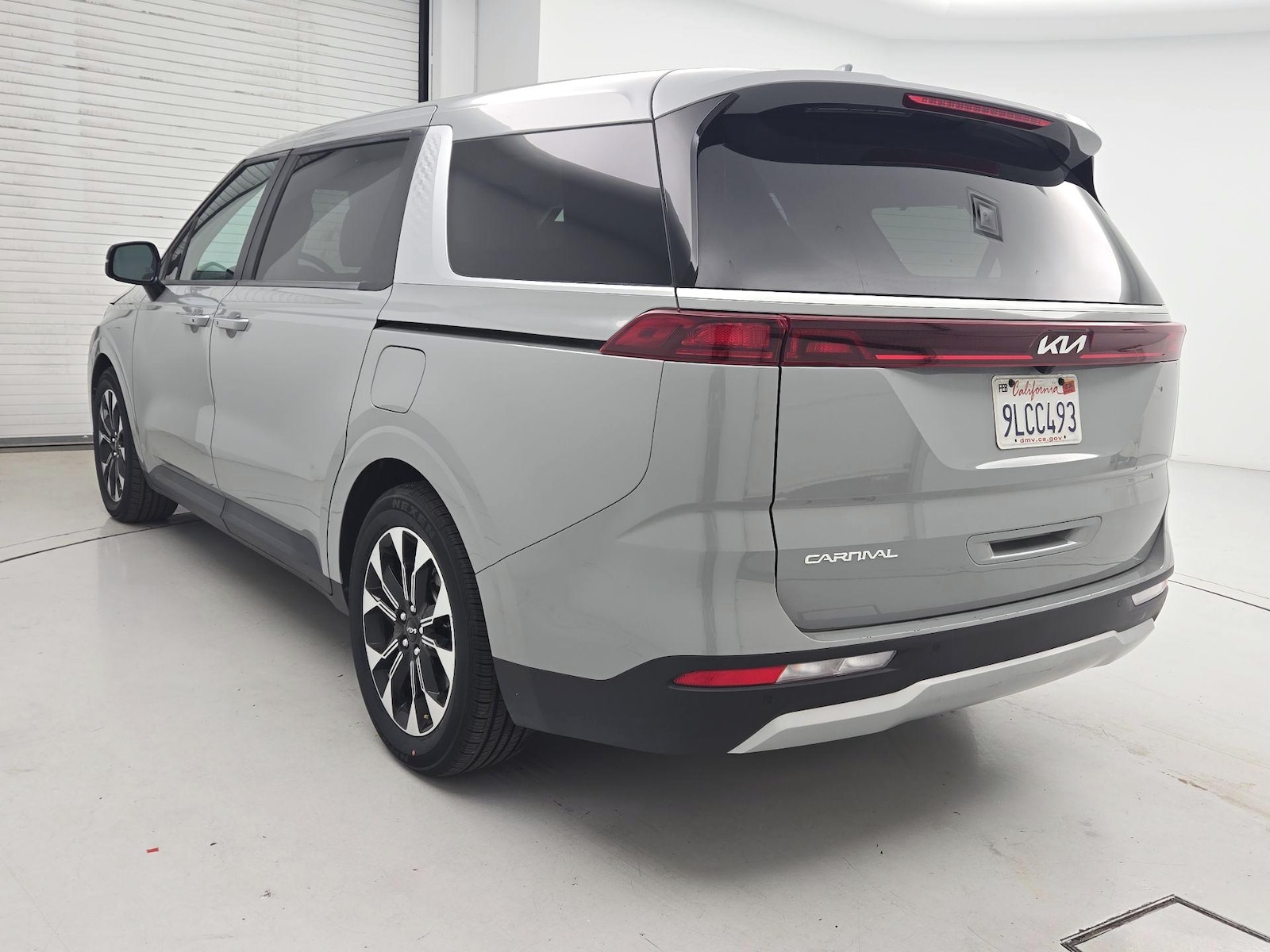 2024 Kia Carnival EX - Photo 7