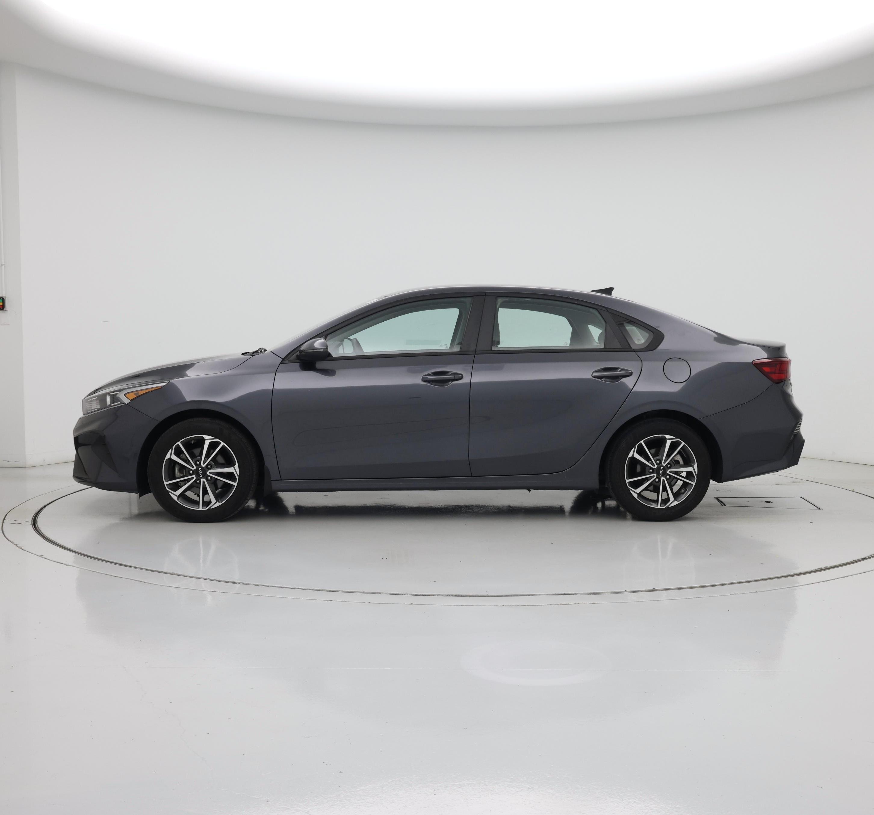 Thumbnail: 2023 Kia Forte - 3