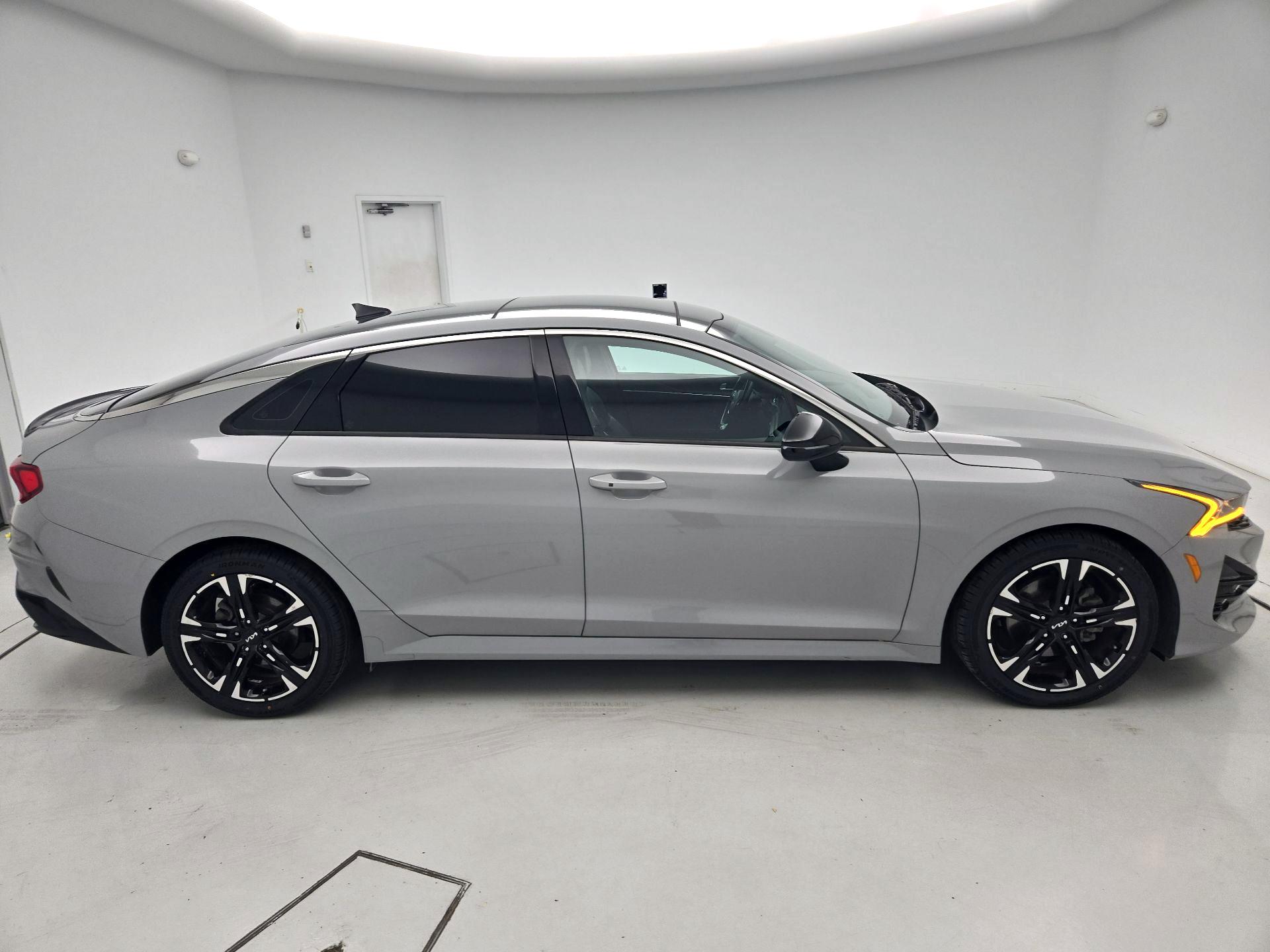 Thumbnail: 2022 Kia K5 - 4