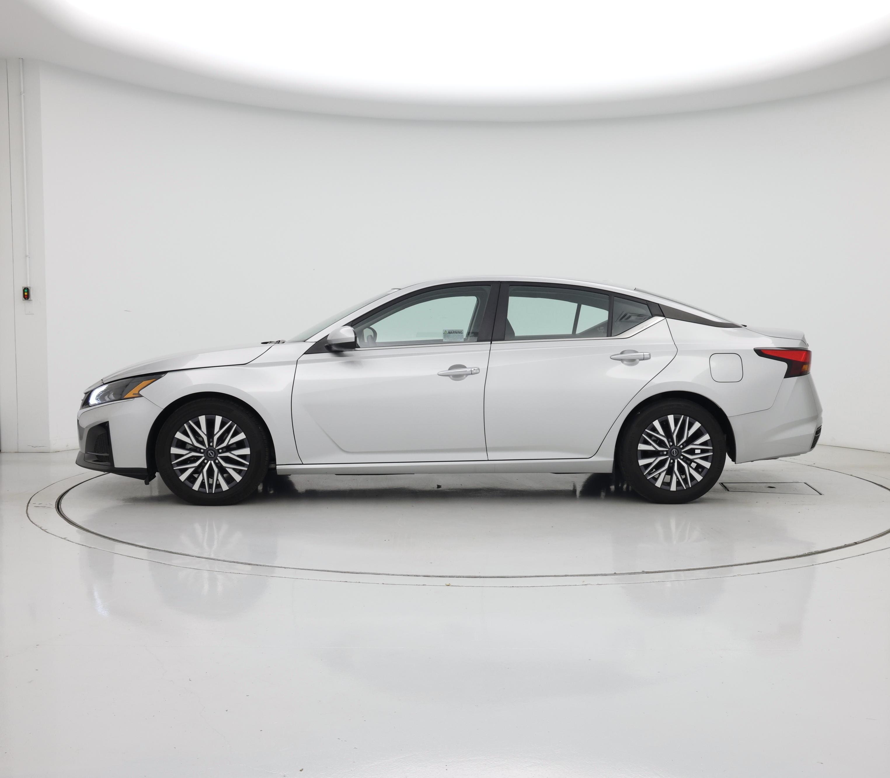 Thumbnail: 2023 Nissan Altima - 3