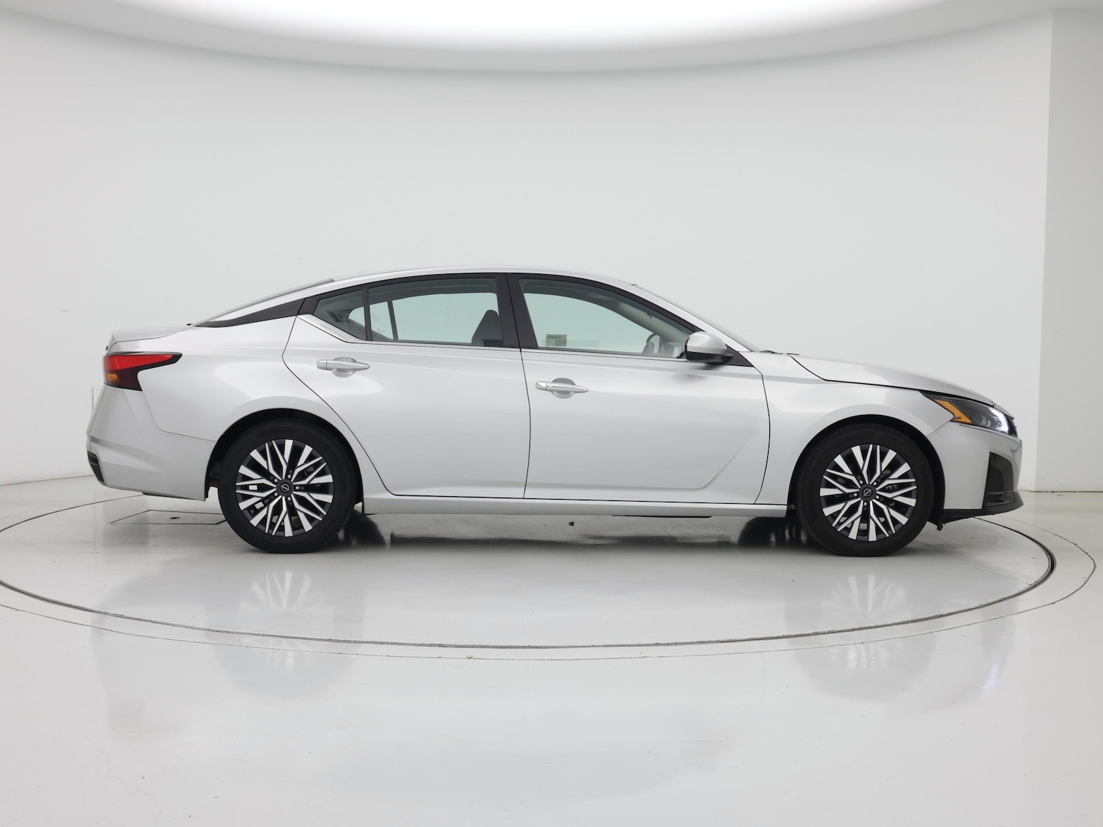 2023 Nissan Altima SV - Photo 8