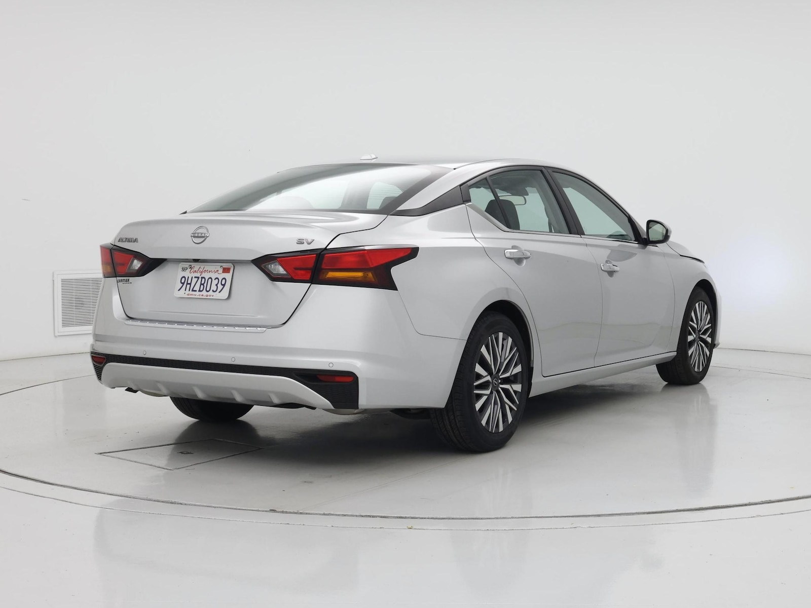 2023 Nissan Altima SV - Photo 9