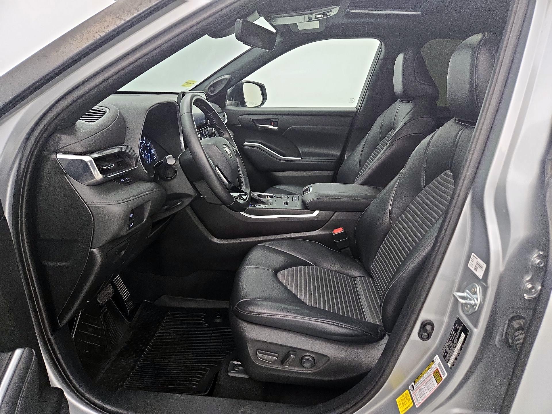 Thumbnail: 2021 Toyota Highlander - 11