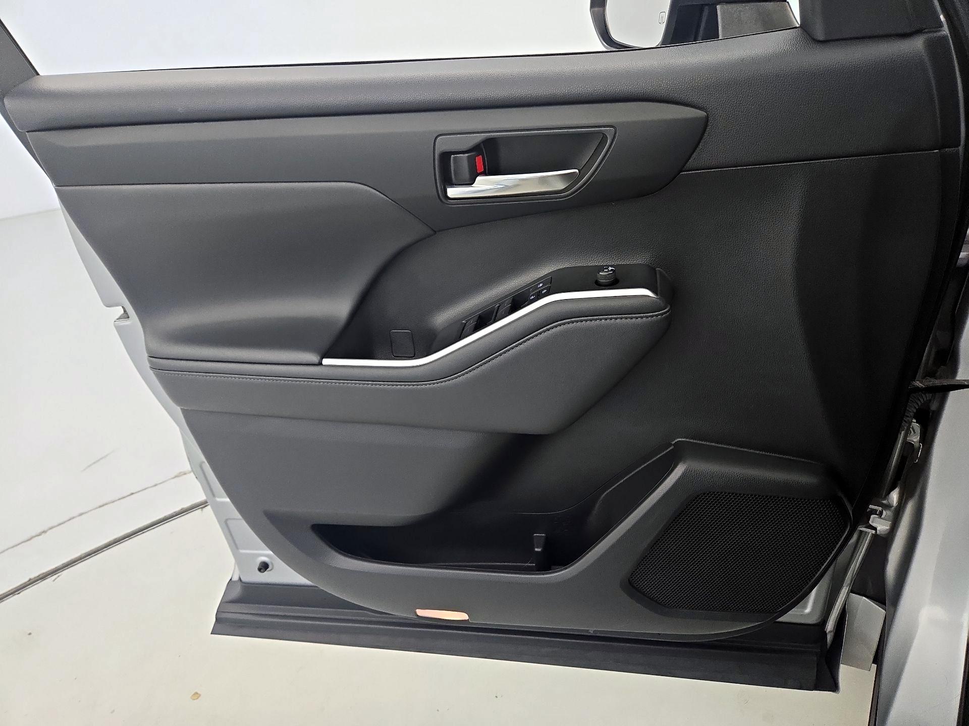 Thumbnail: 2021 Toyota Highlander - 12