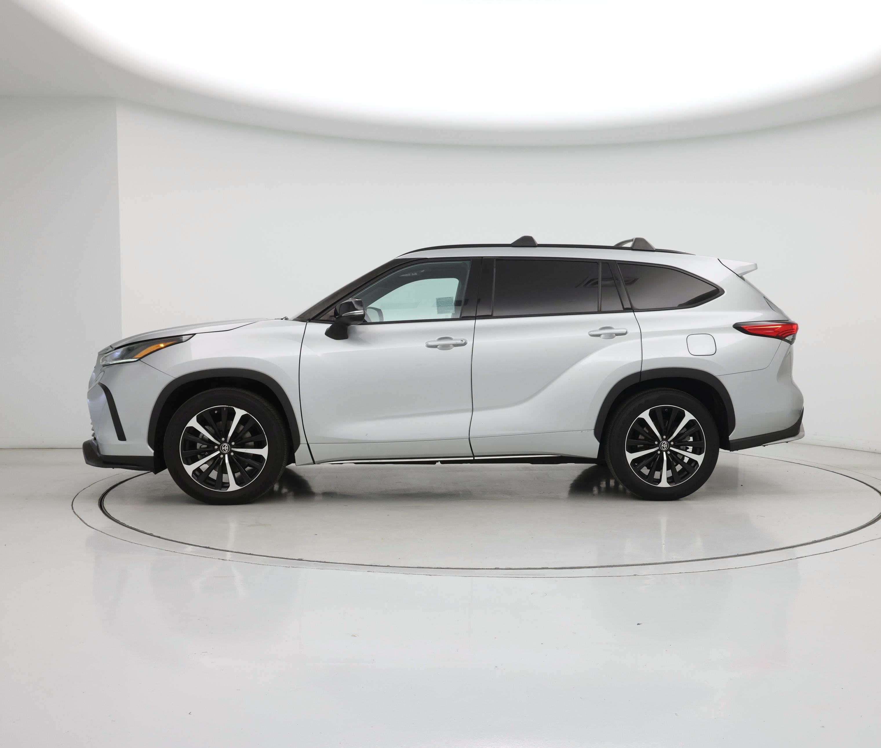 Thumbnail: 2021 Toyota Highlander - 3