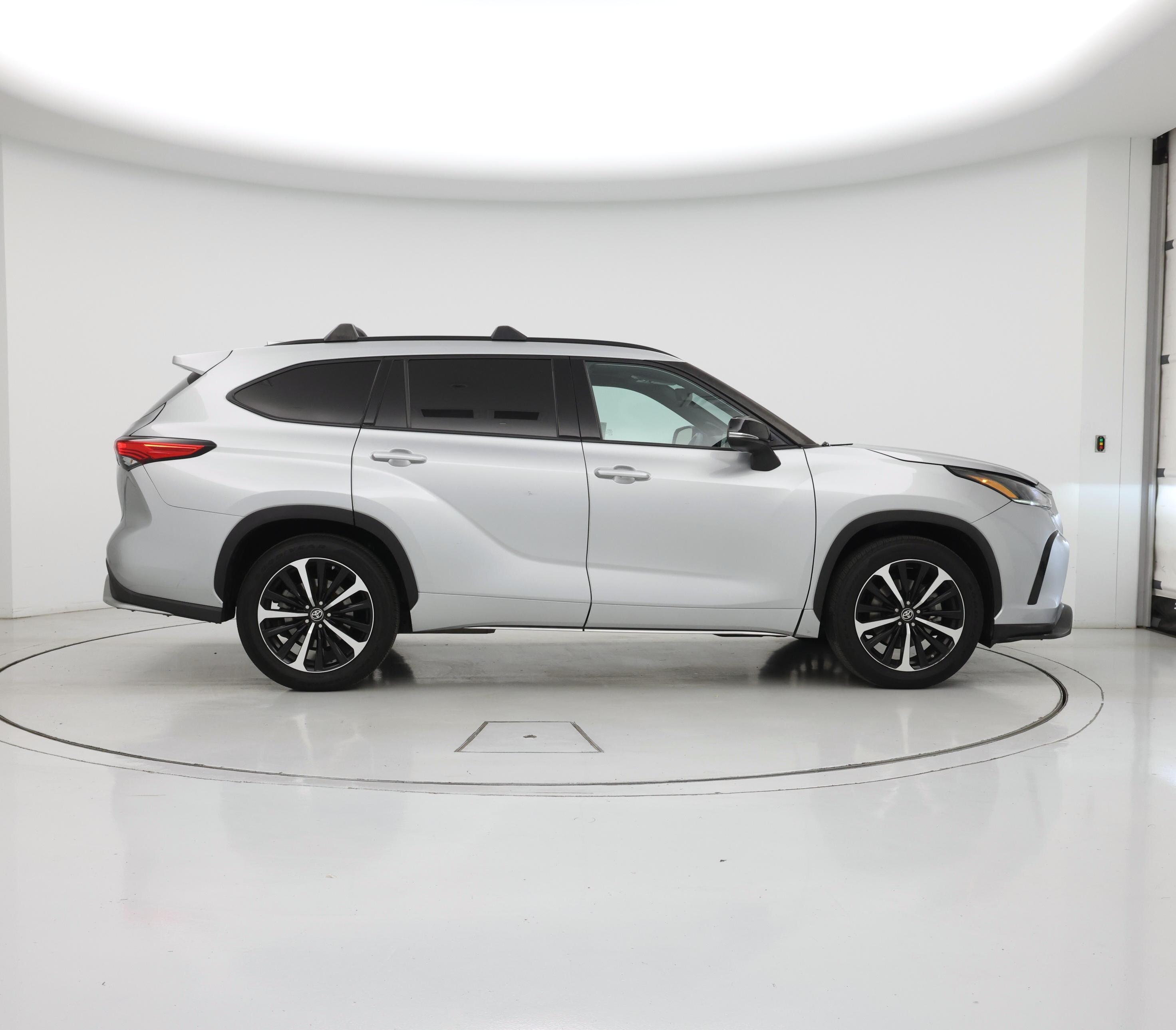 Thumbnail: 2021 Toyota Highlander - 7