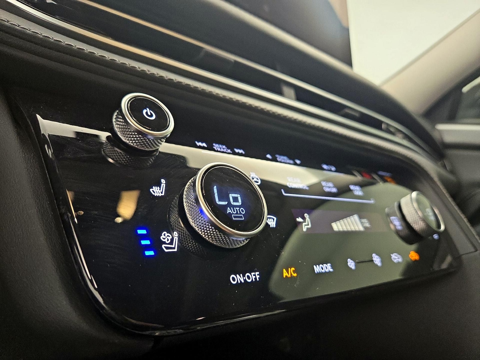 2023 INFINITI QX60 LUXE - Photo 18