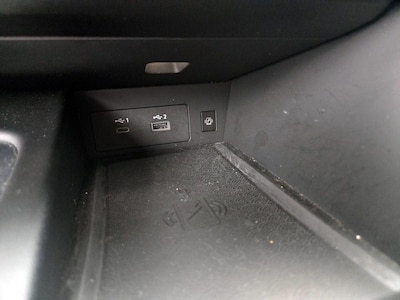 USB/AUX Ports