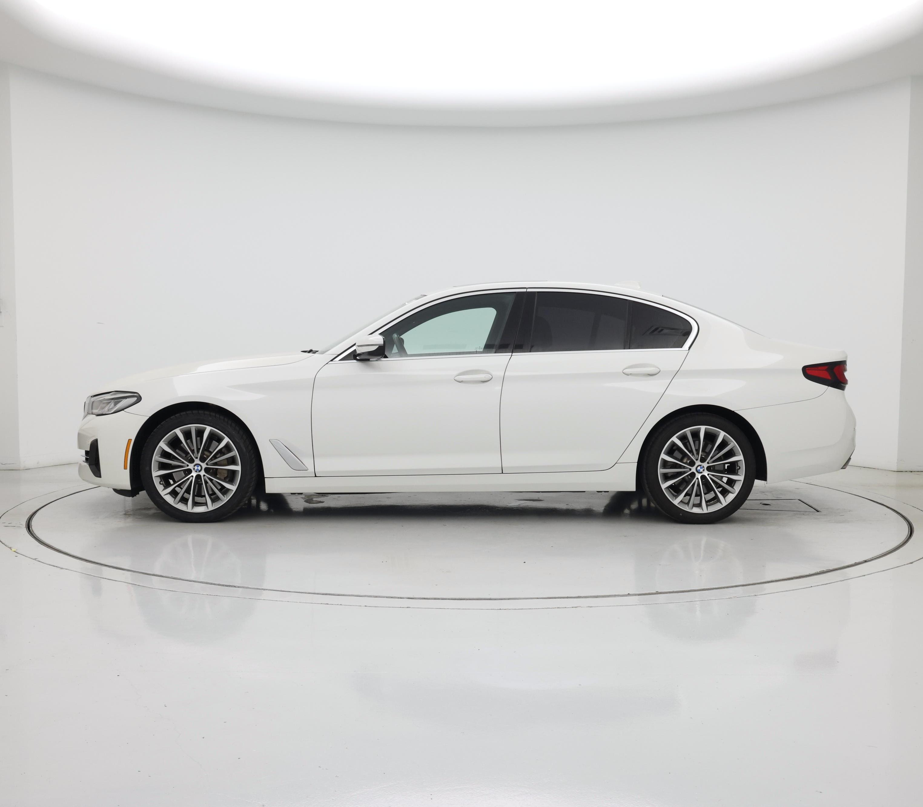 Thumbnail: 2023 BMW 5 Series - 3