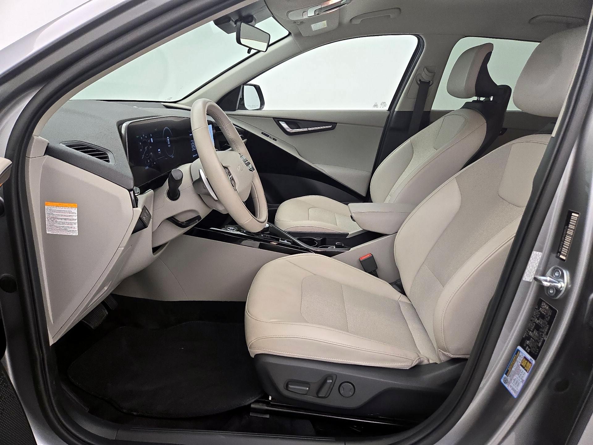 Thumbnail: 2023 Kia Niro - 11