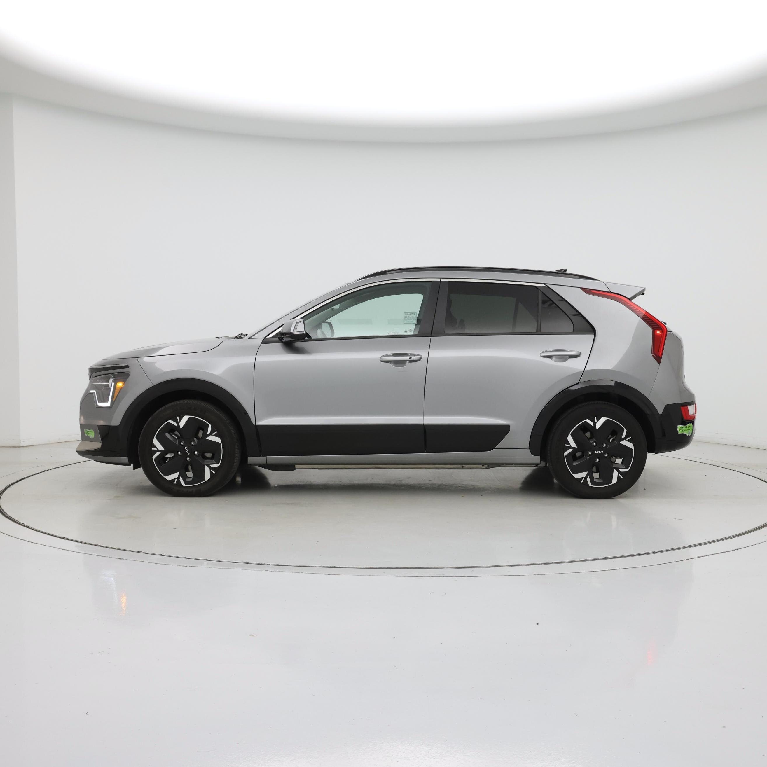 Thumbnail: 2023 Kia Niro - 3