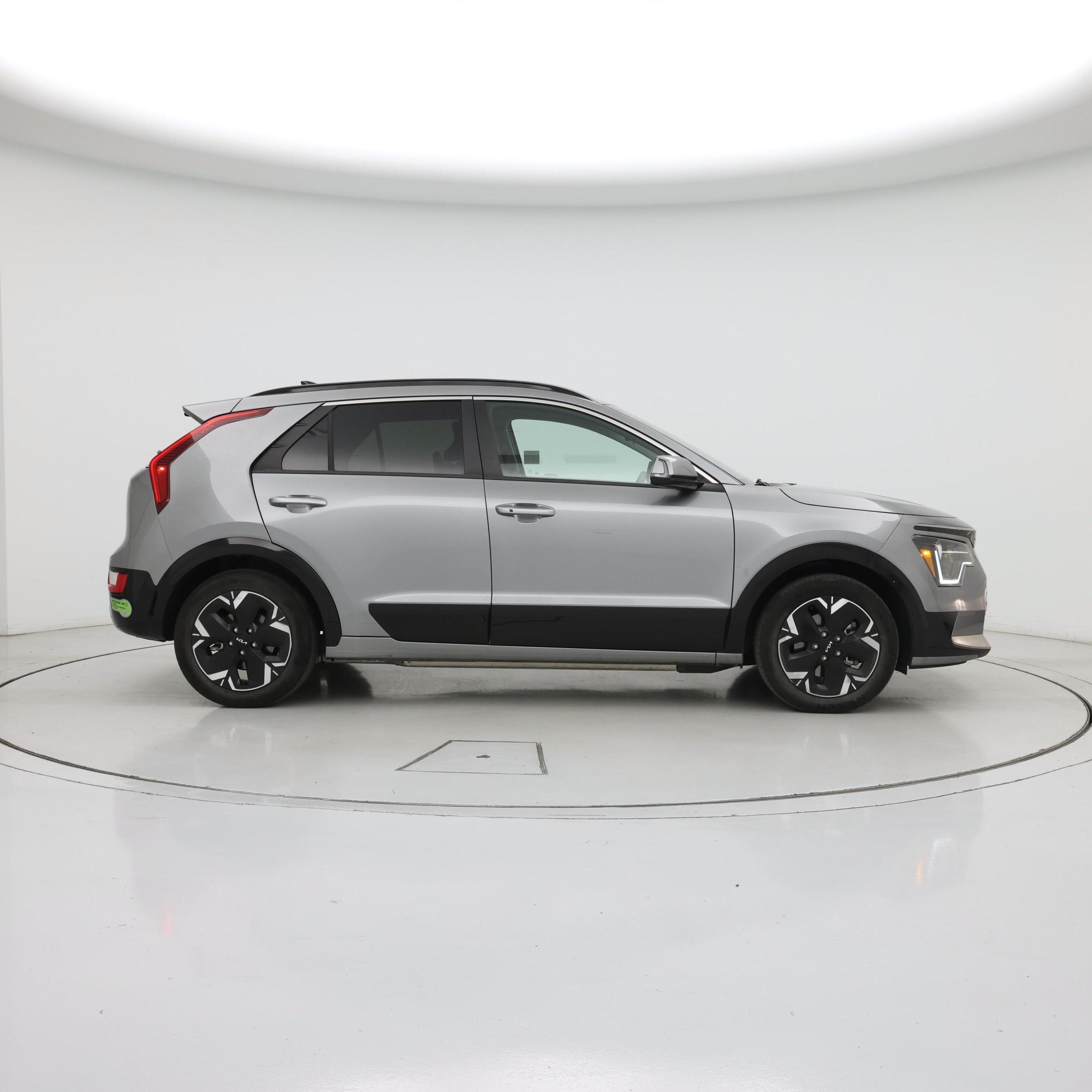 Thumbnail: 2023 Kia Niro - 7