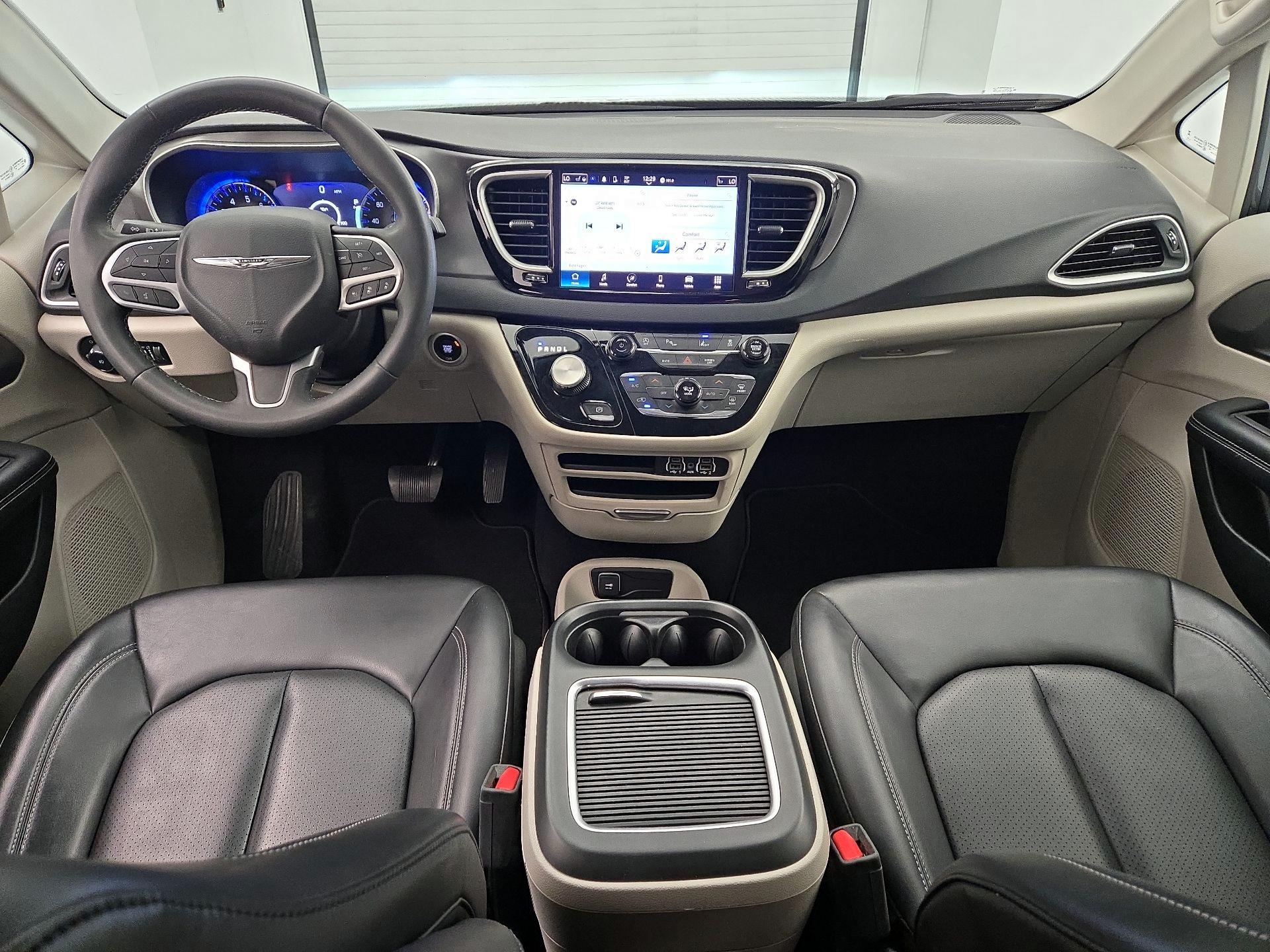 Thumbnail: 2023 Chrysler Pacifica - 9