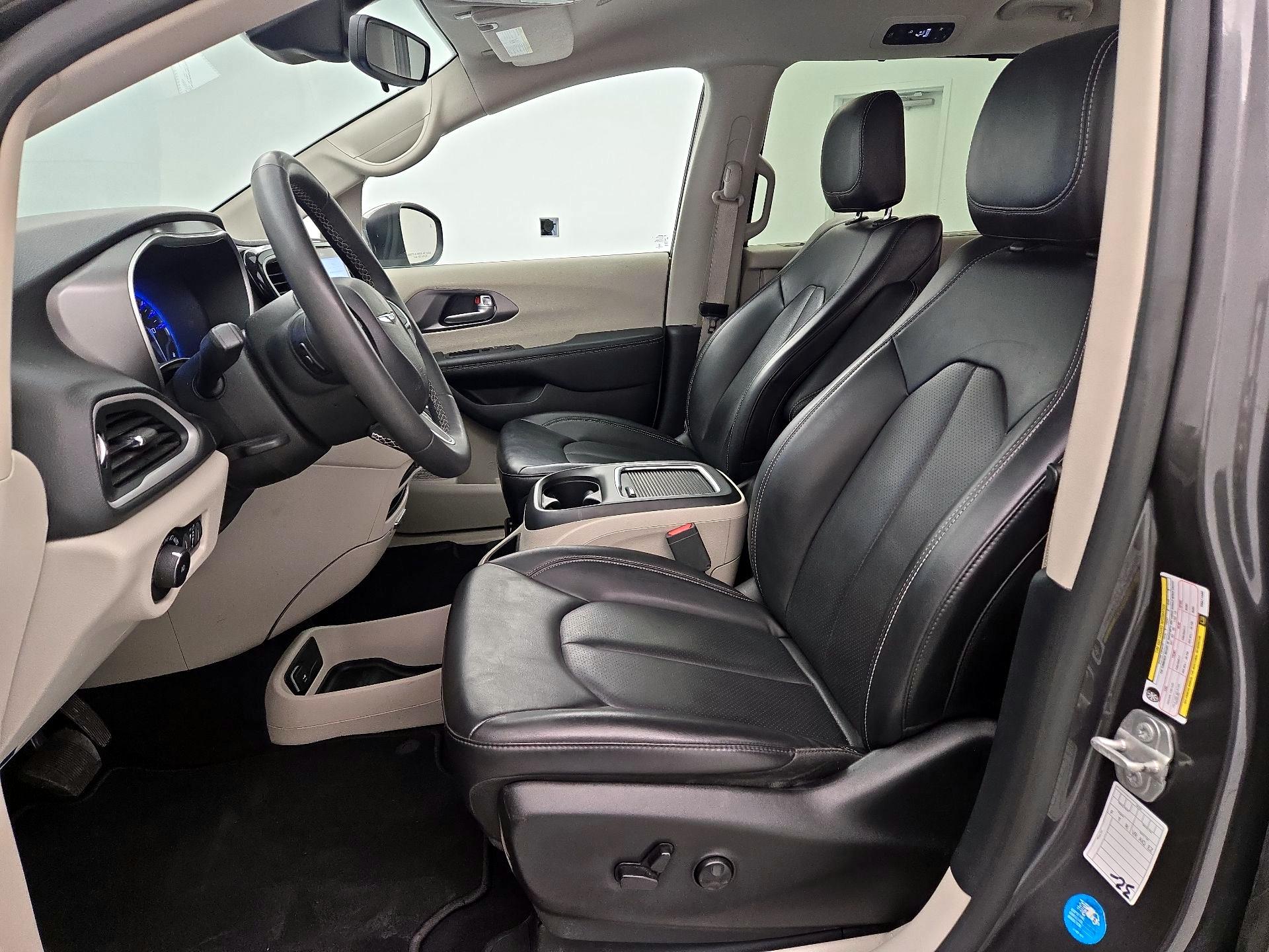 Thumbnail: 2023 Chrysler Pacifica - 11