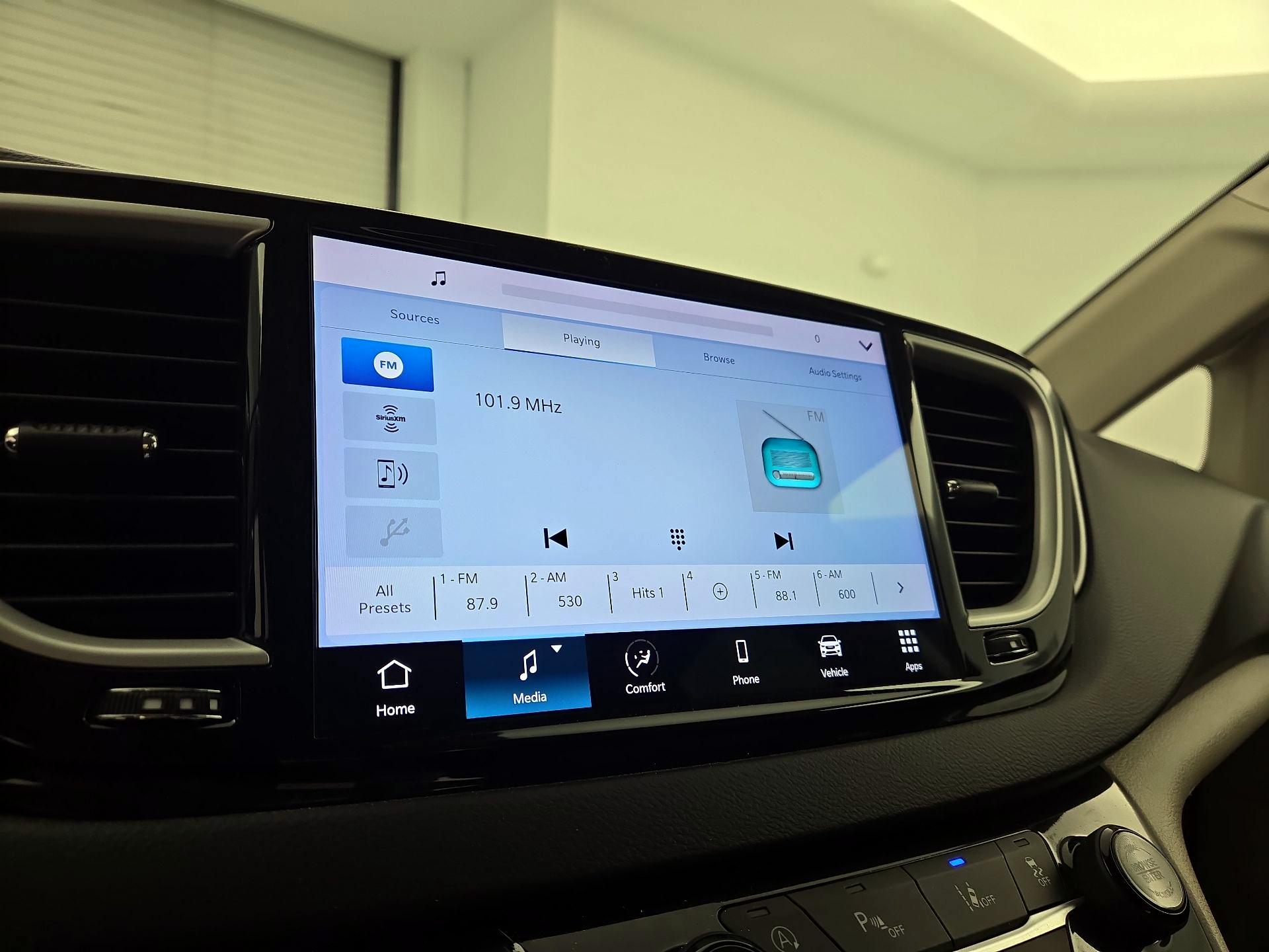 Thumbnail: 2023 Chrysler Pacifica - 15