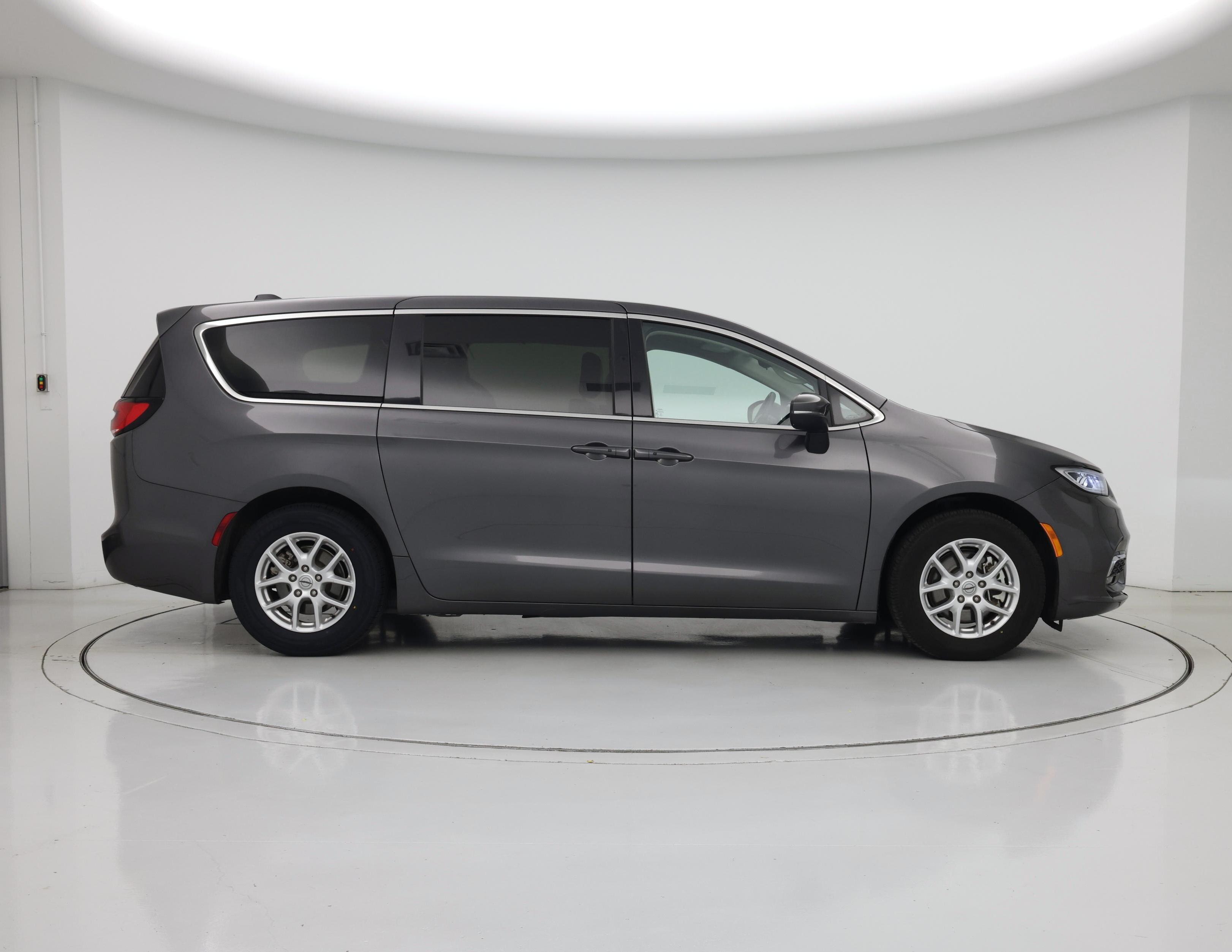 Thumbnail: 2023 Chrysler Pacifica - 7