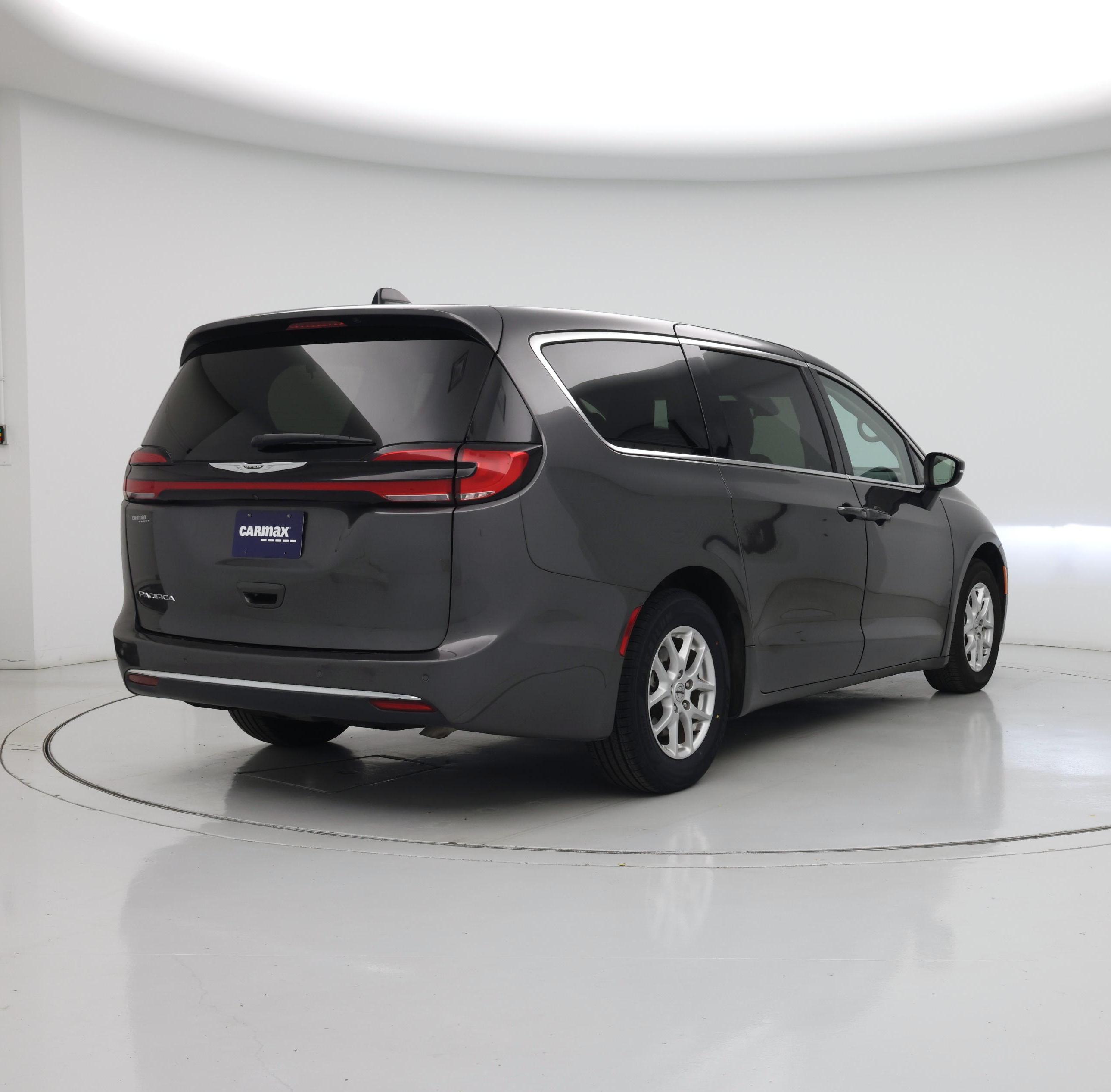 Thumbnail: 2023 Chrysler Pacifica - 8
