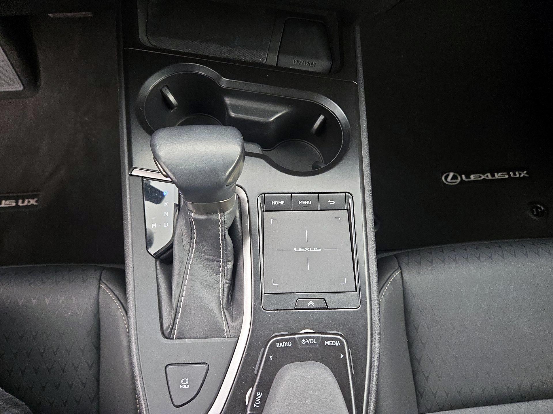 Thumbnail: 2020 Lexus UX - 17