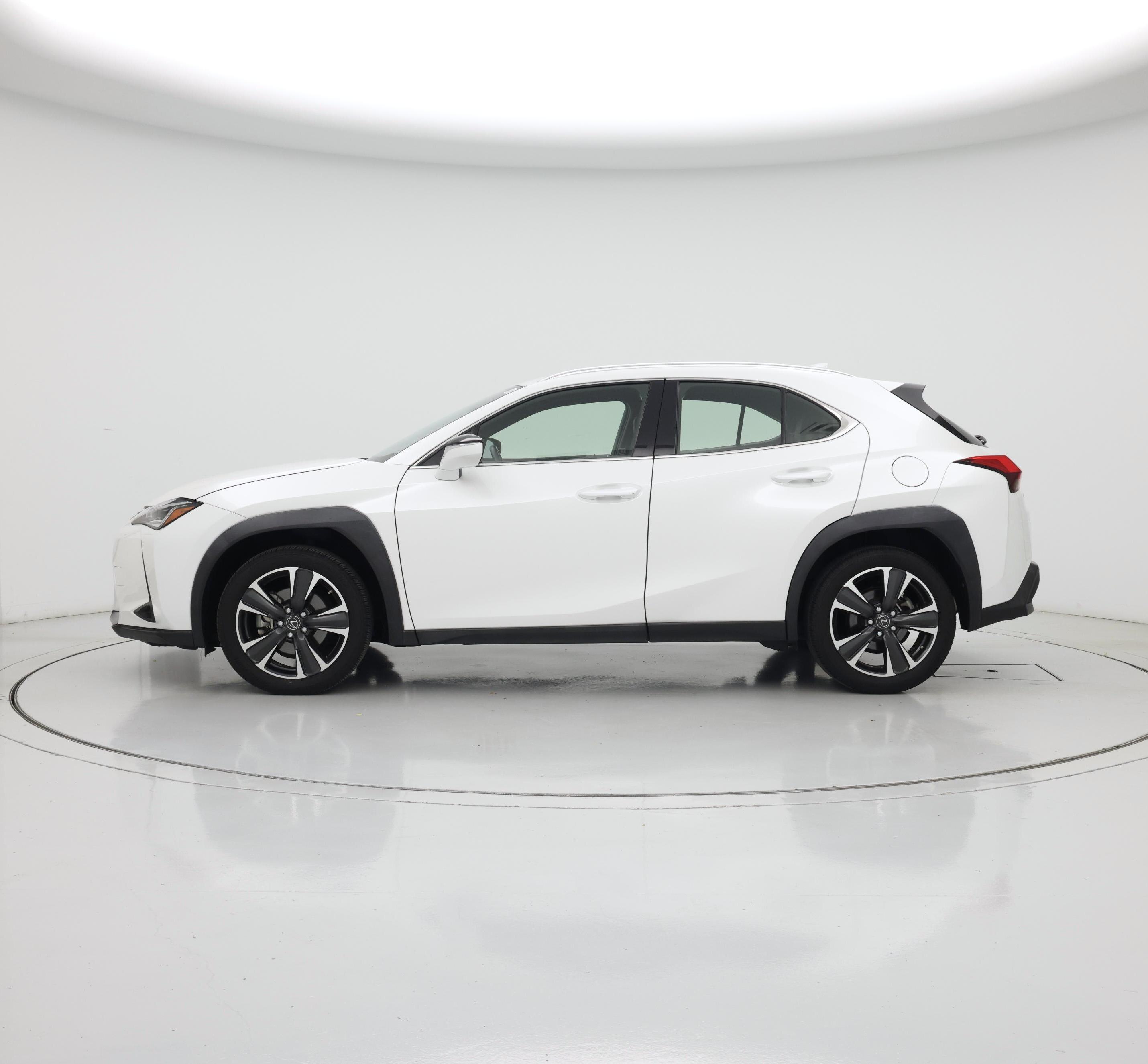 Thumbnail: 2020 Lexus UX - 3