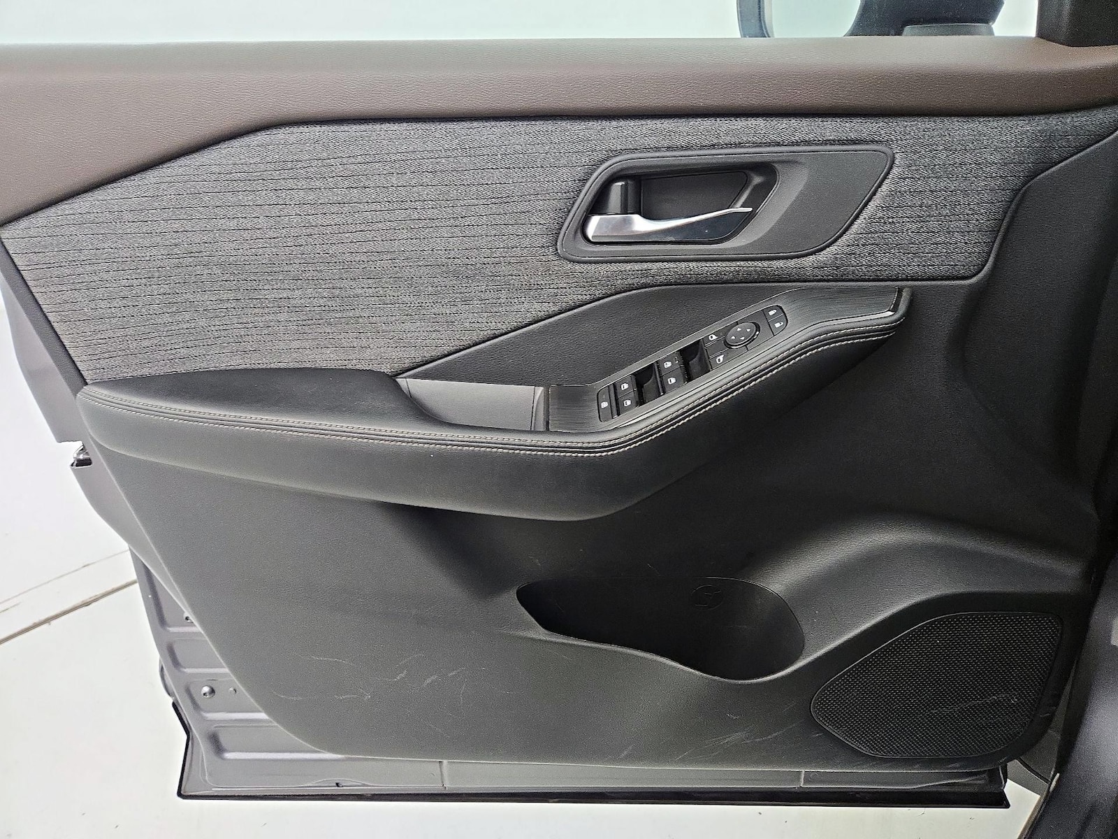 2023 Nissan Rogue SV - Photo 11