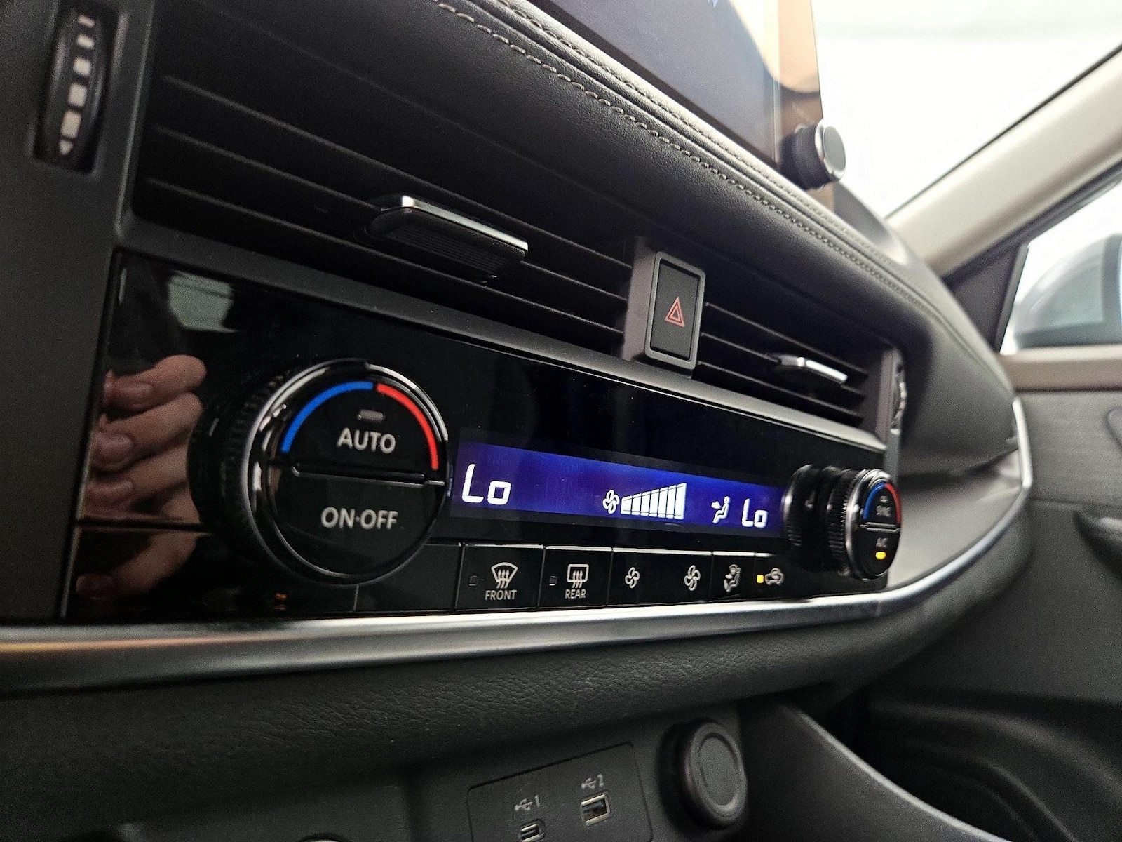 2023 Nissan Rogue SV - Photo 15