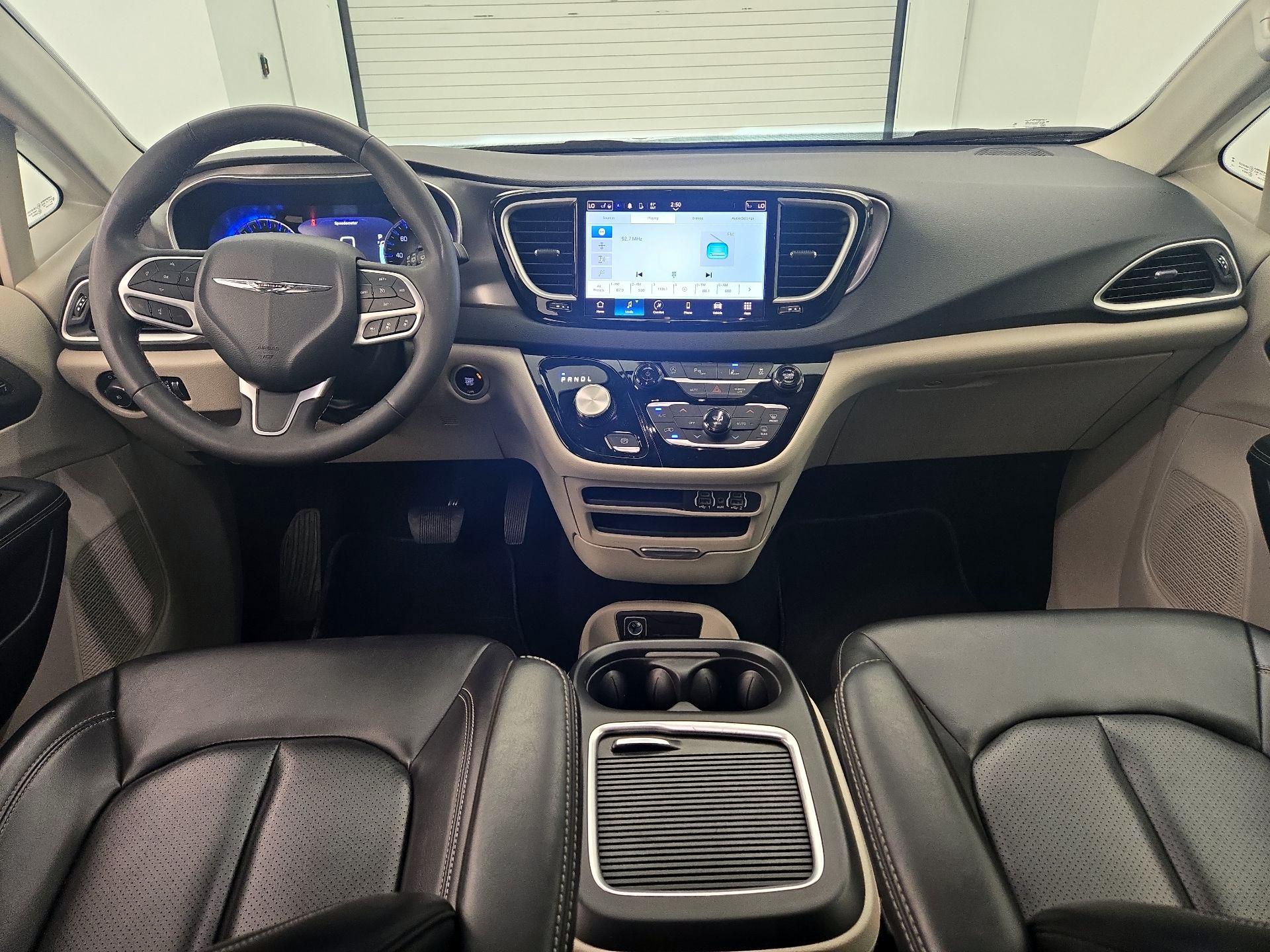 Thumbnail: 2023 Chrysler Pacifica - 9