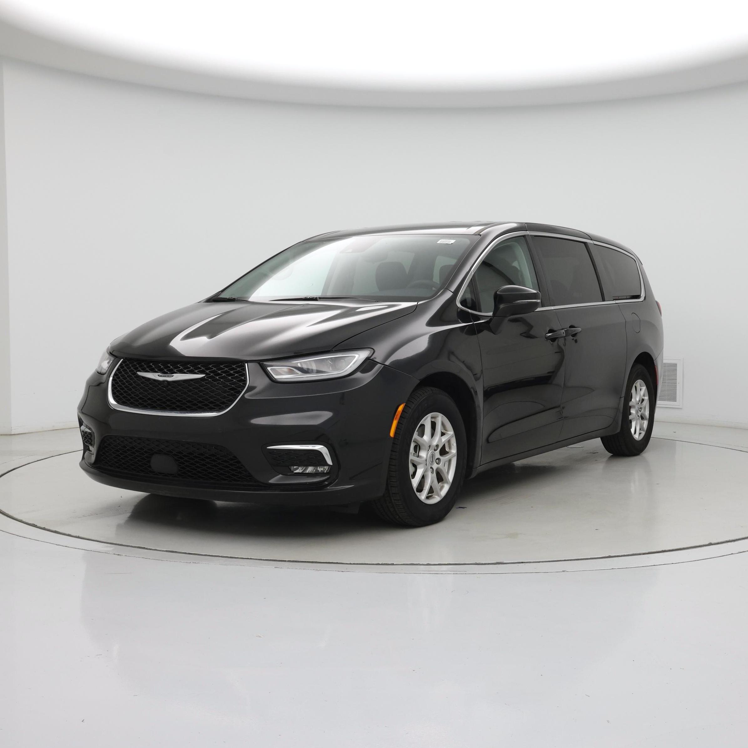 Thumbnail: 2023 Chrysler Pacifica - 4
