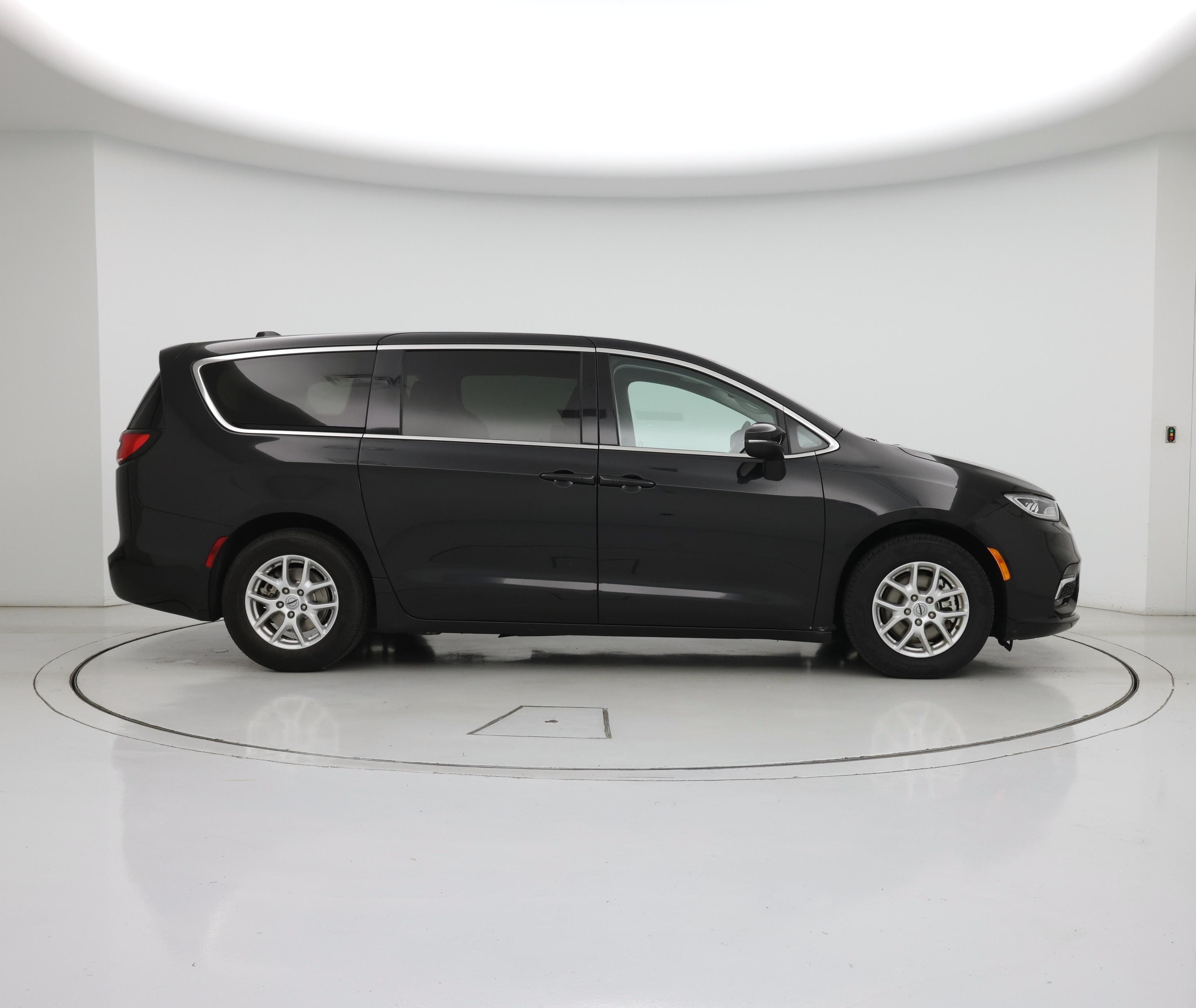 Thumbnail: 2023 Chrysler Pacifica - 7