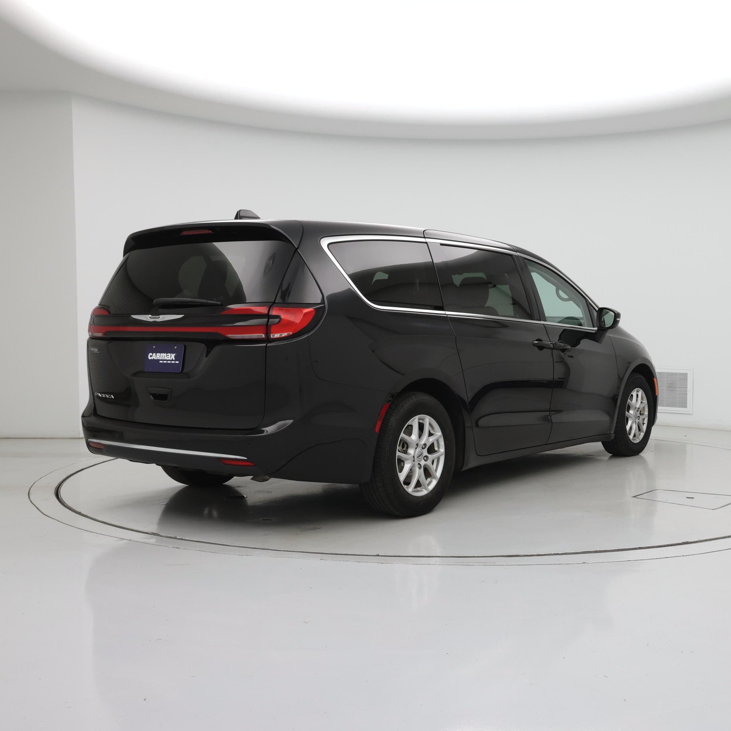 Thumbnail: 2023 Chrysler Pacifica - 8
