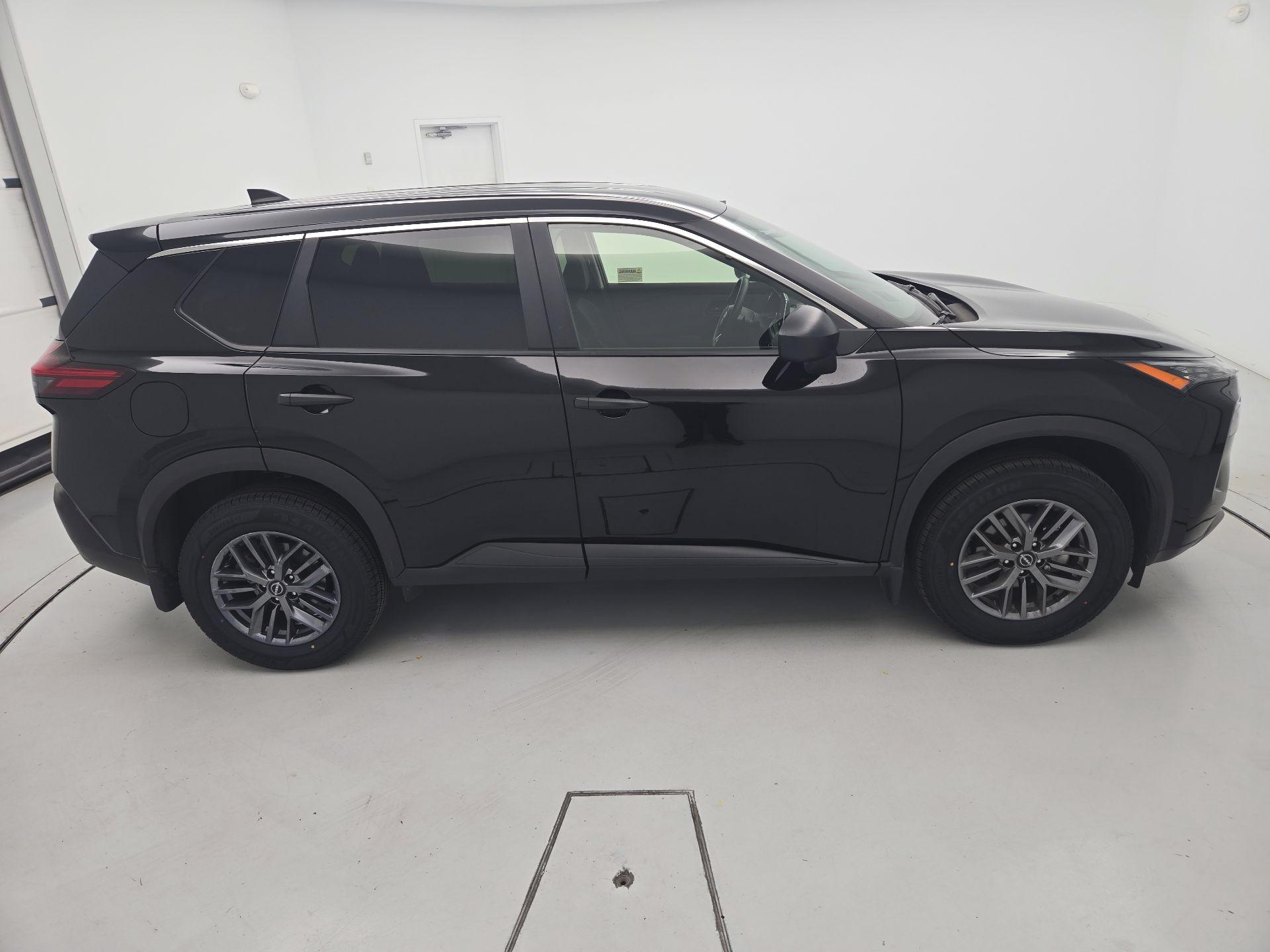 Thumbnail: 2023 Nissan Rogue - 4