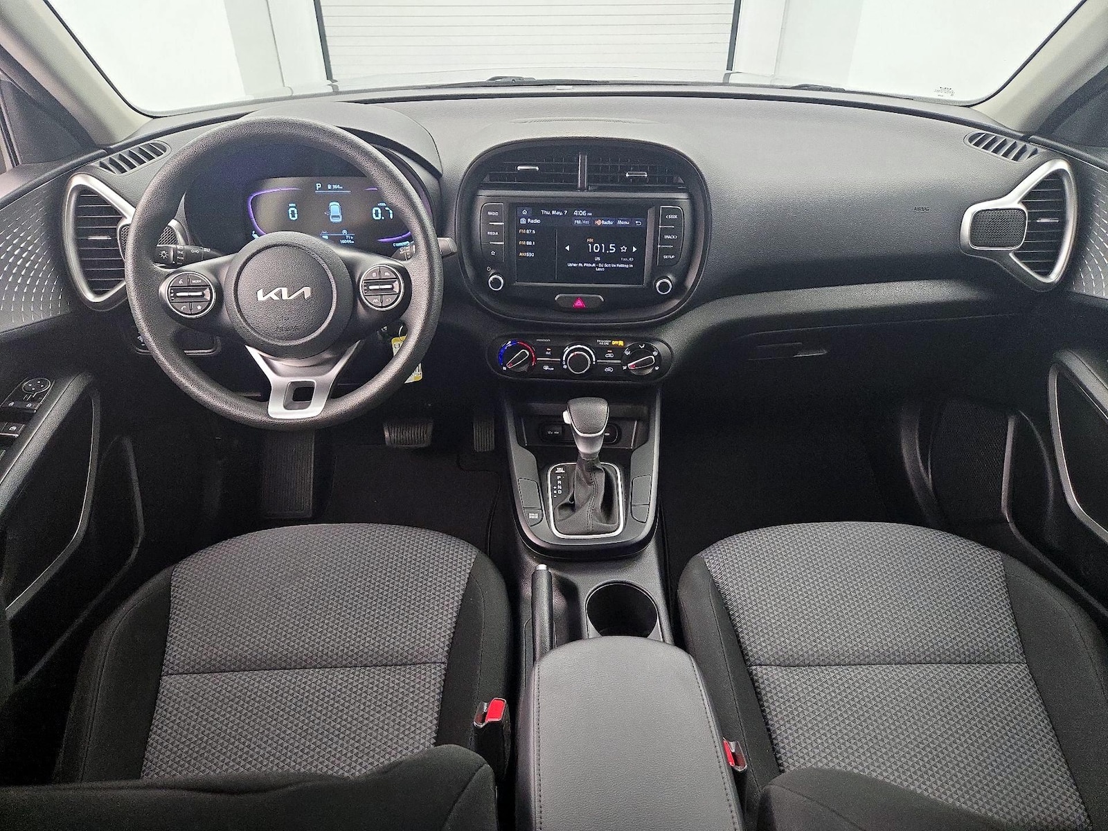 2023 Kia Soul LX - Photo 10