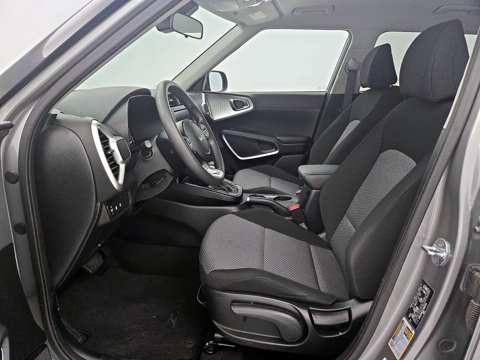 2023 Kia Soul LX - Photo 12