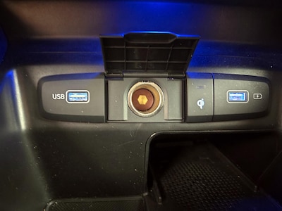 USB/AUX Ports