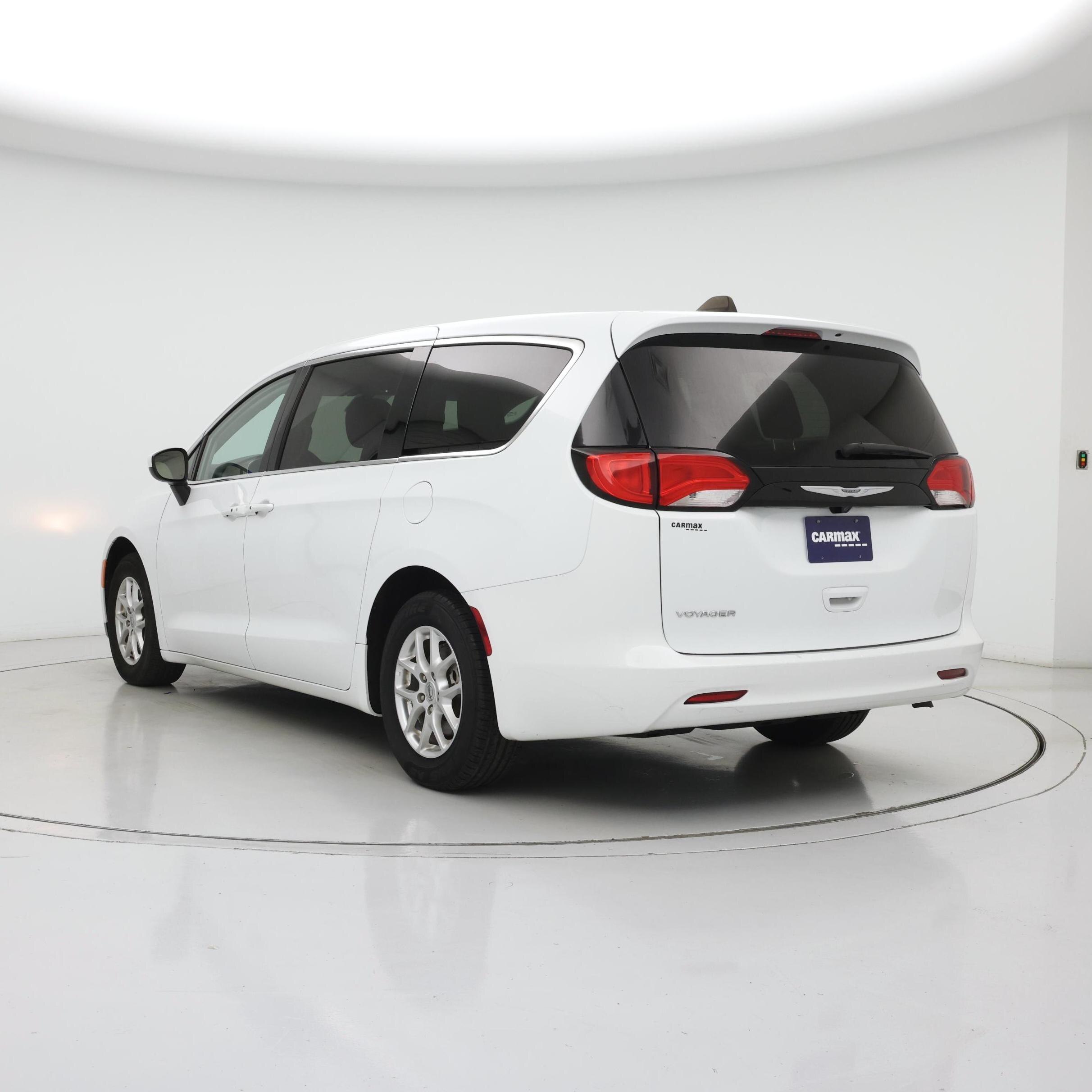 Thumbnail: 2023 Chrysler Voyager - 2