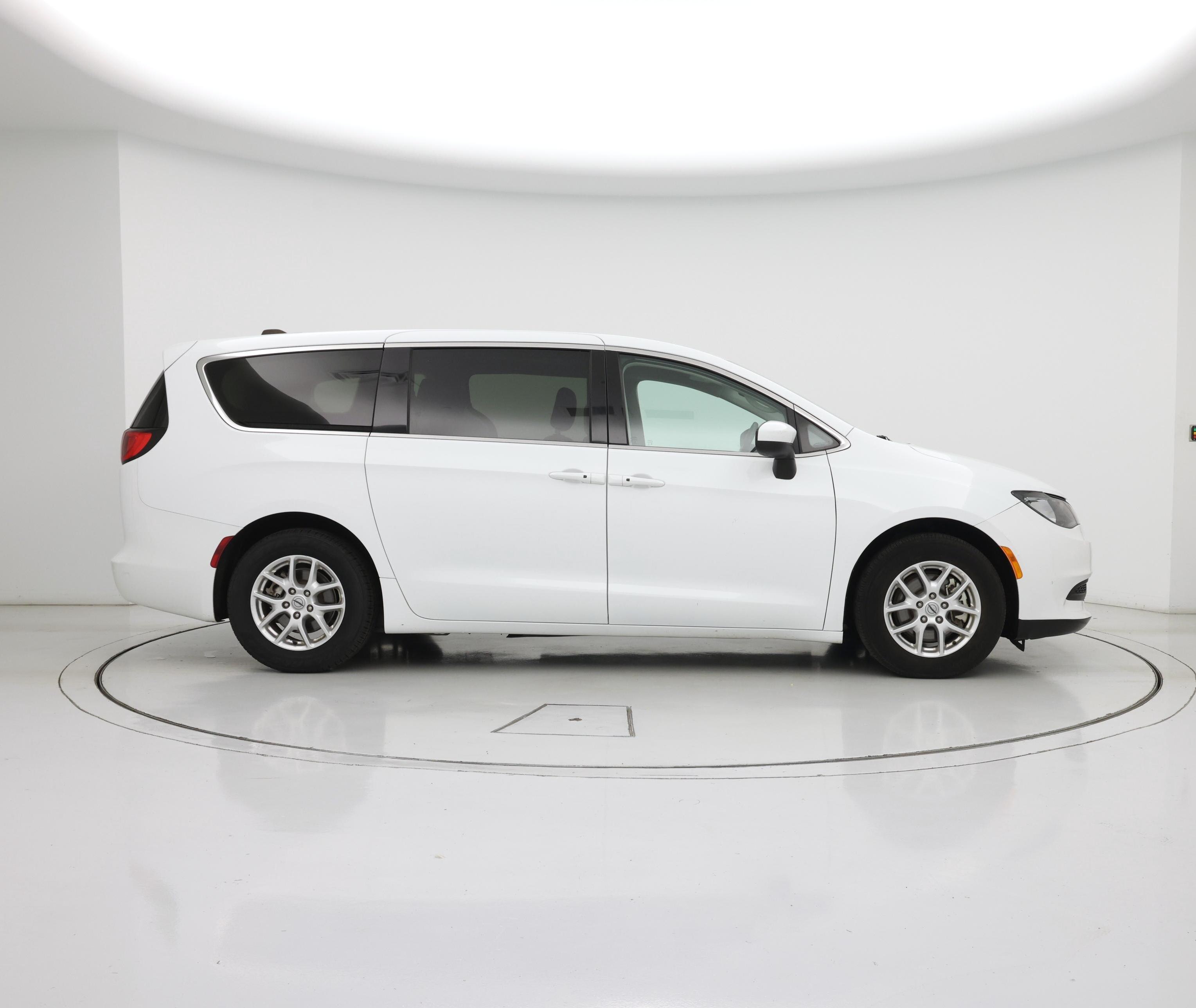 Thumbnail: 2023 Chrysler Voyager - 7