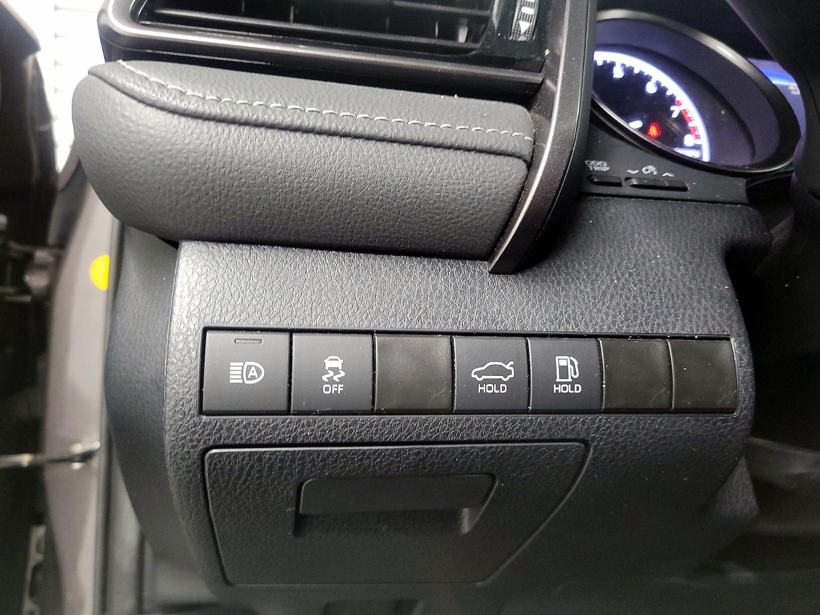 2024 Toyota Camry SE - Photo 14