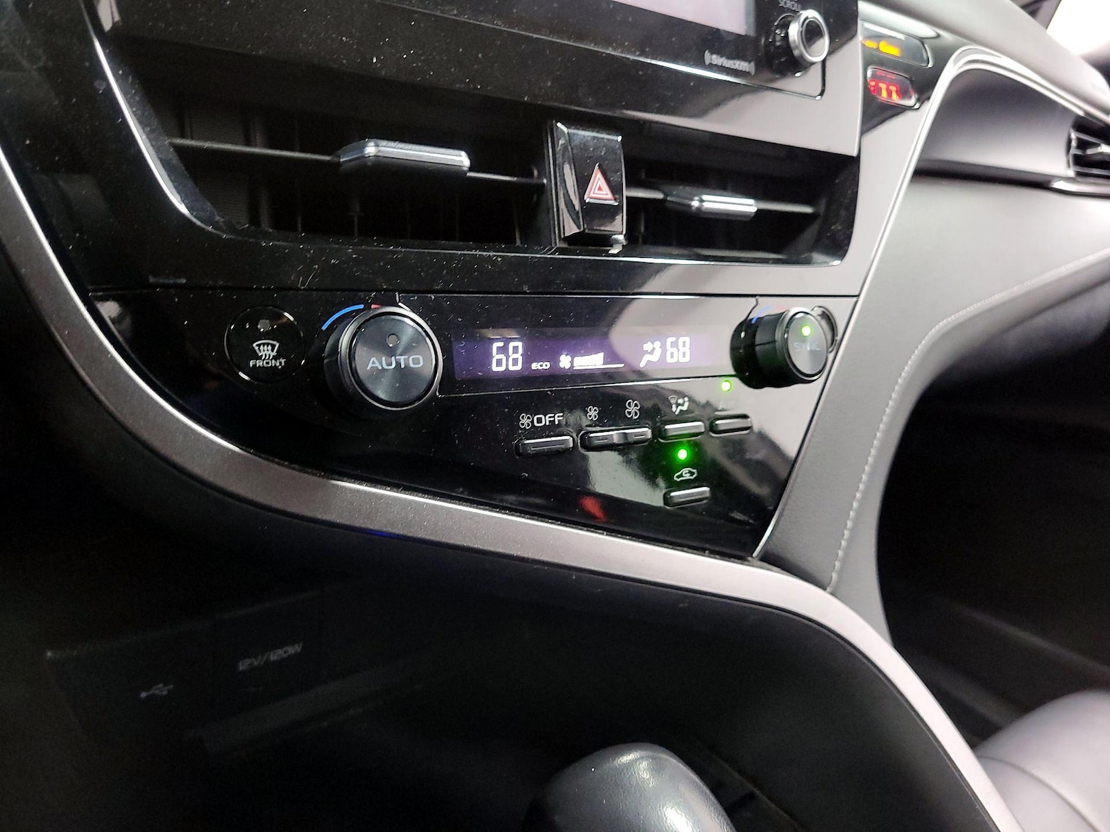 2024 Toyota Camry SE - Photo 17
